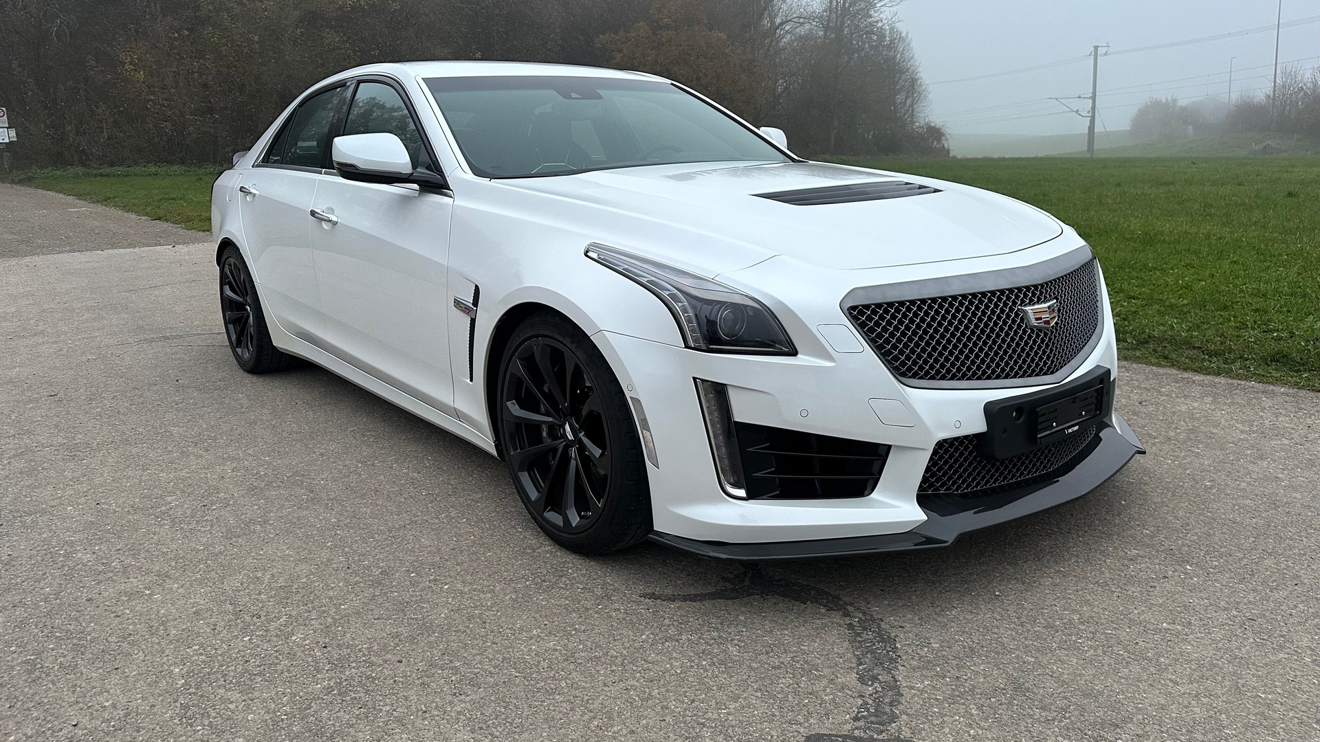 CADILLAC CTS-V Sedan 6.2 Supercharged Automatic-image-2