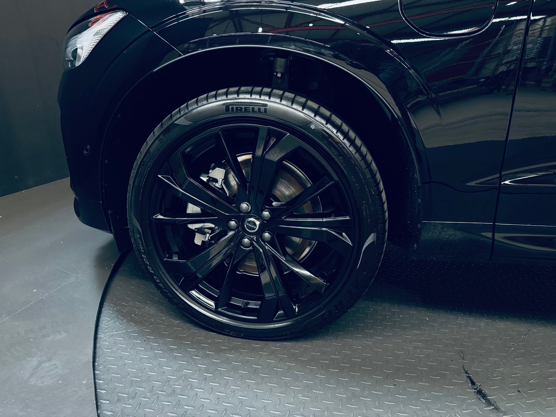 VOLVO MY26 XC60 T6 eAWD PluginHybrid Black Edition Geartronic-image-6
