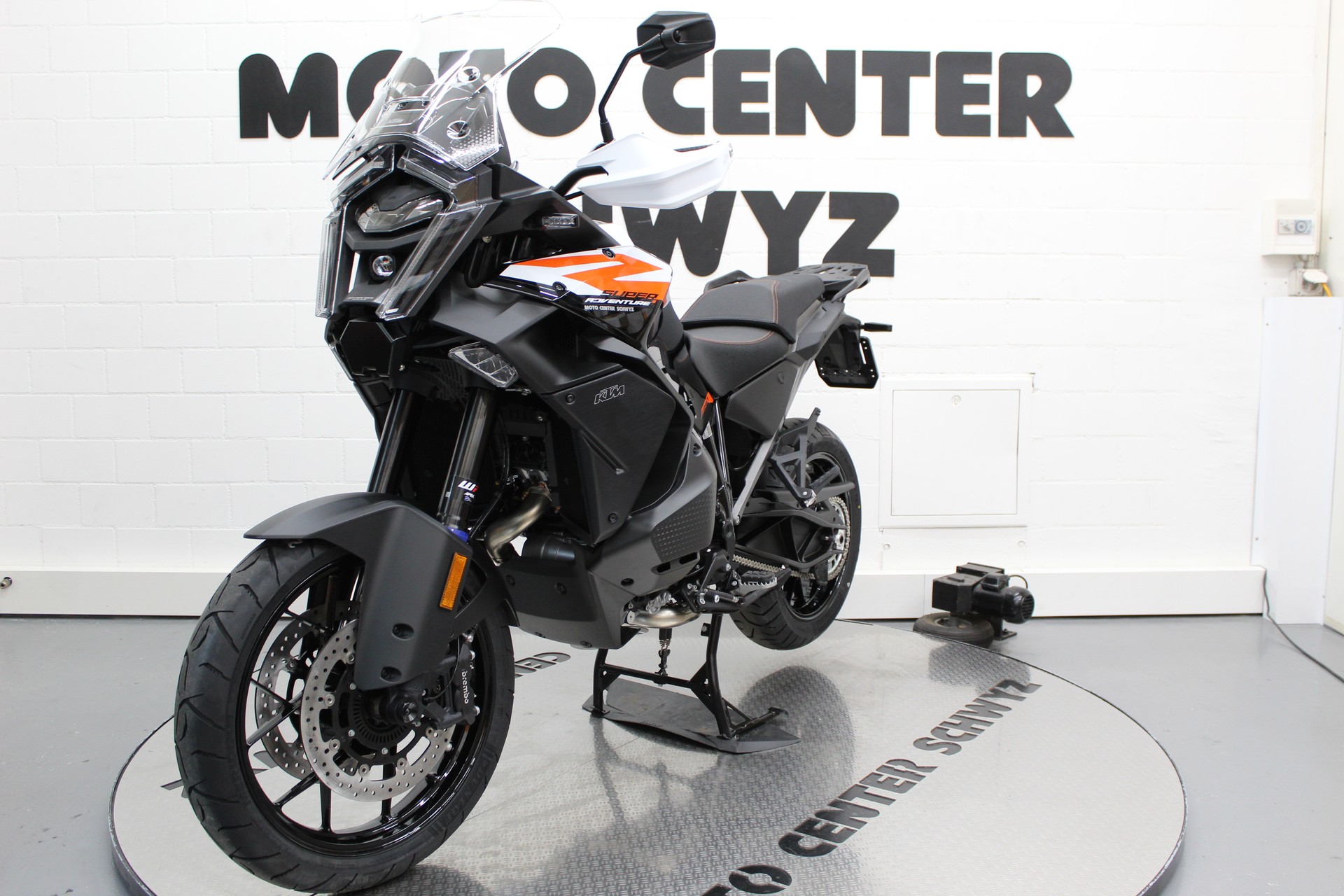 KTM 1390 Super Adventure S EVO-image-3