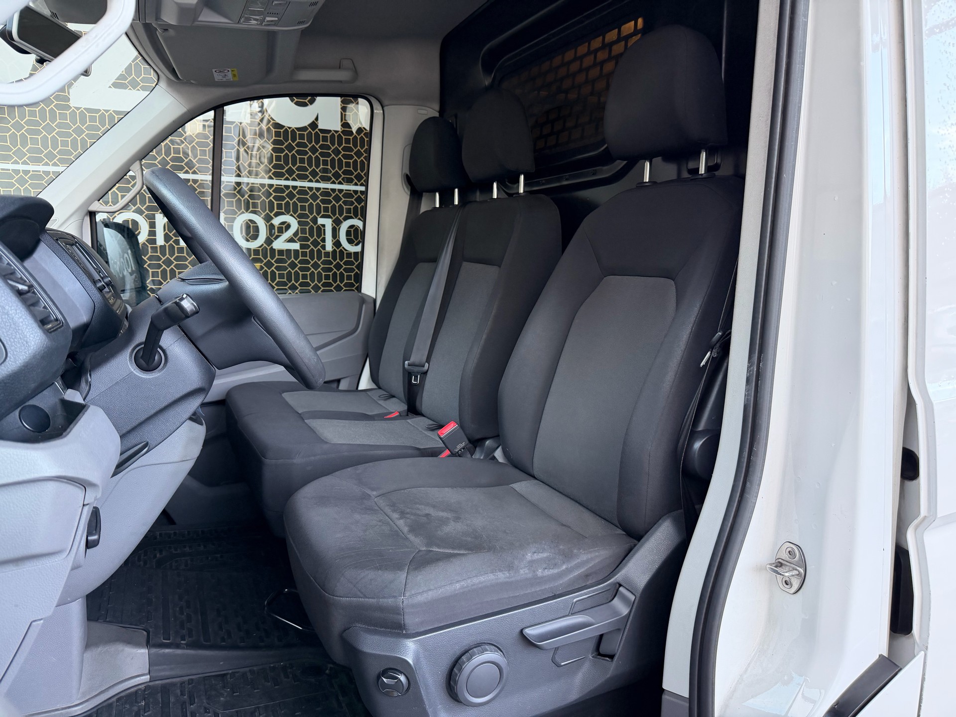 VW VW Crafter 35 2.0 TDI Entry L3 A-showroom-element-3