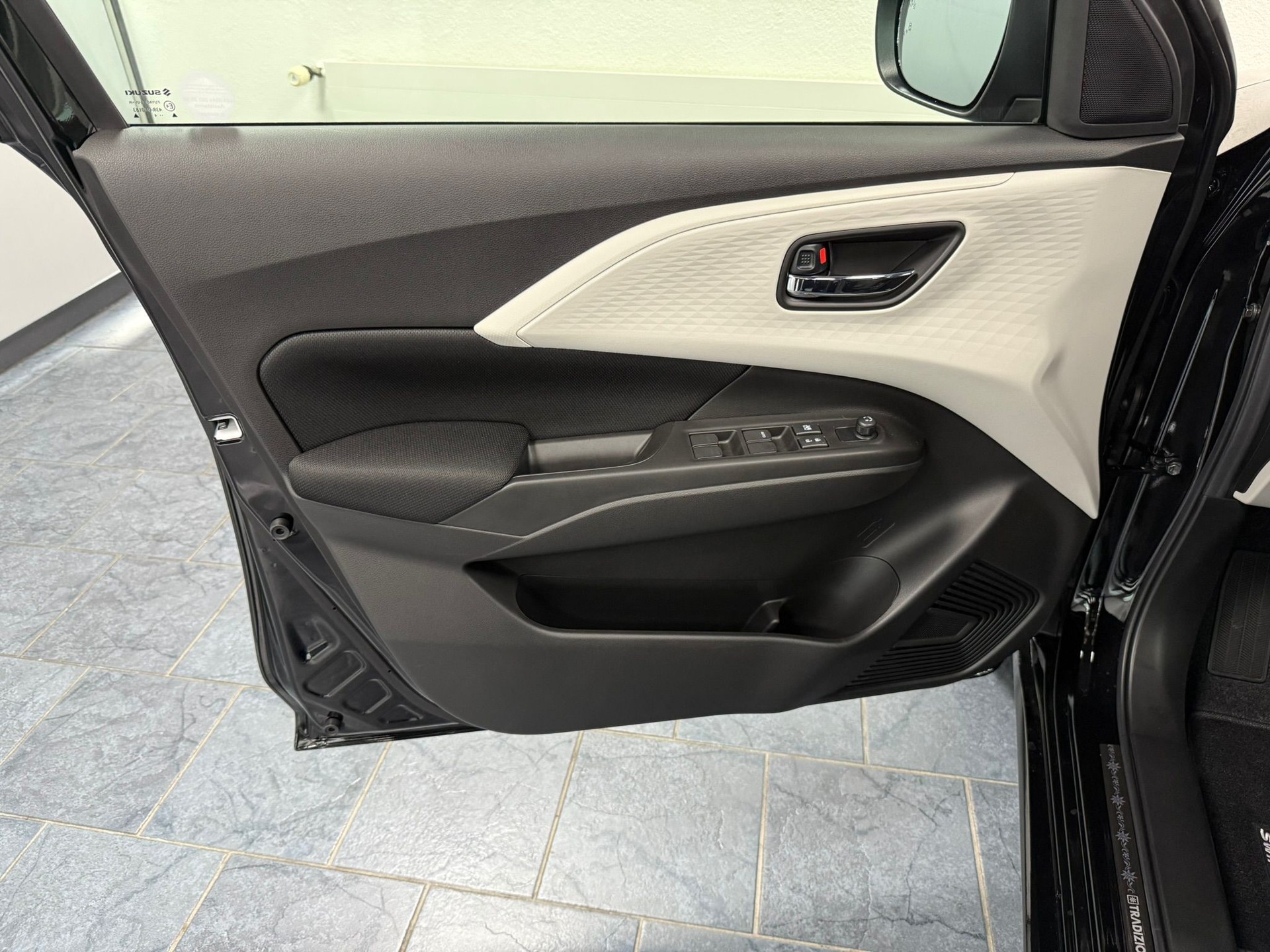SUZUKI Swift 1.2 Tradizio Hybrid CVT-image-11