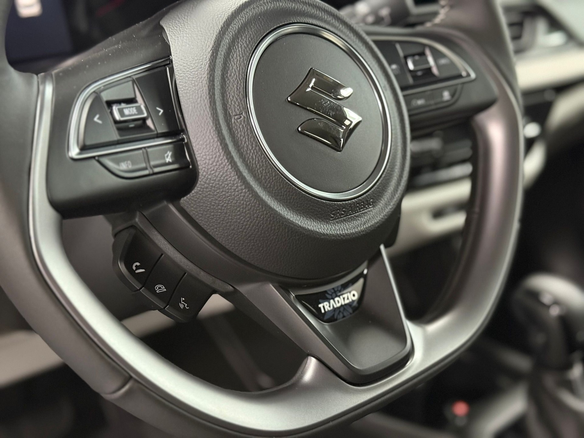 SUZUKI Swift 1.2 Tradizio Hybrid CVT-image-18
