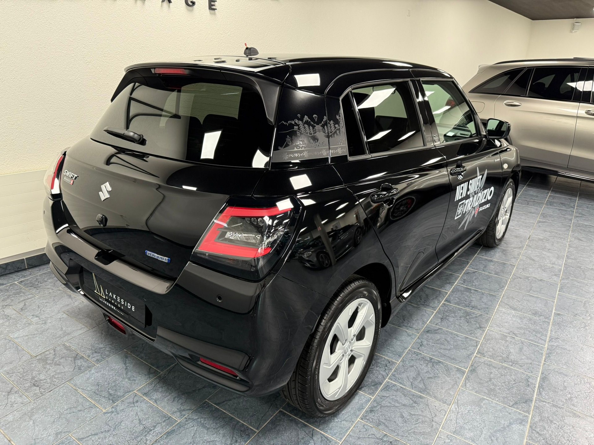 SUZUKI Swift 1.2 Tradizio Hybrid CVT-showroom-element-3
