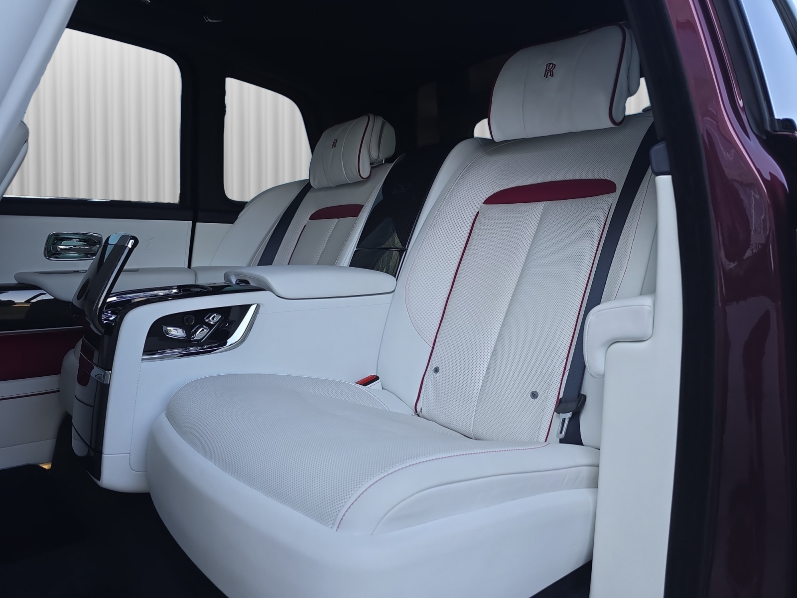 ROLLS-ROYCE Cullinan Serie I Black Badge - Herstellergarantie bis Mai 2027-image-10