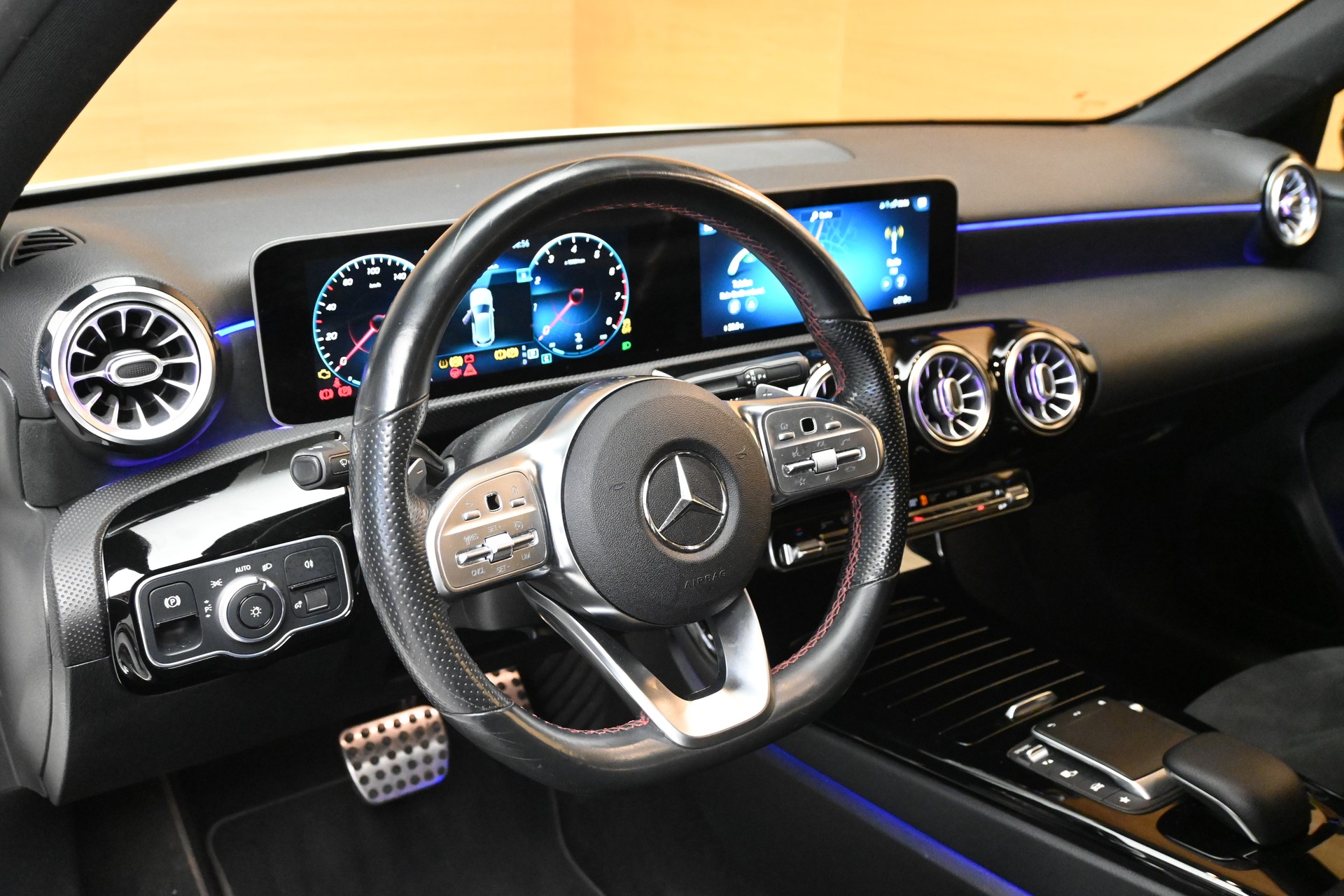 MERCEDES-BENZ A 220 AMG Line 7G-DCT 4Matic-image-7