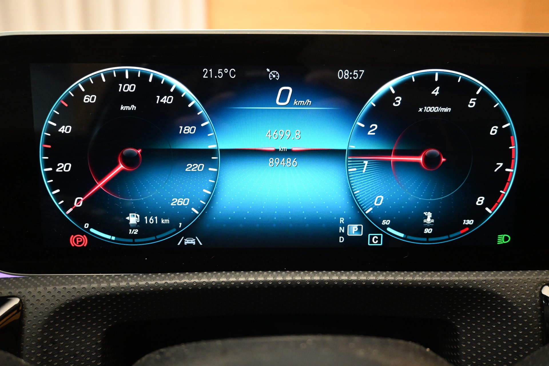 MERCEDES-BENZ A 220 AMG Line 7G-DCT 4Matic-image-11