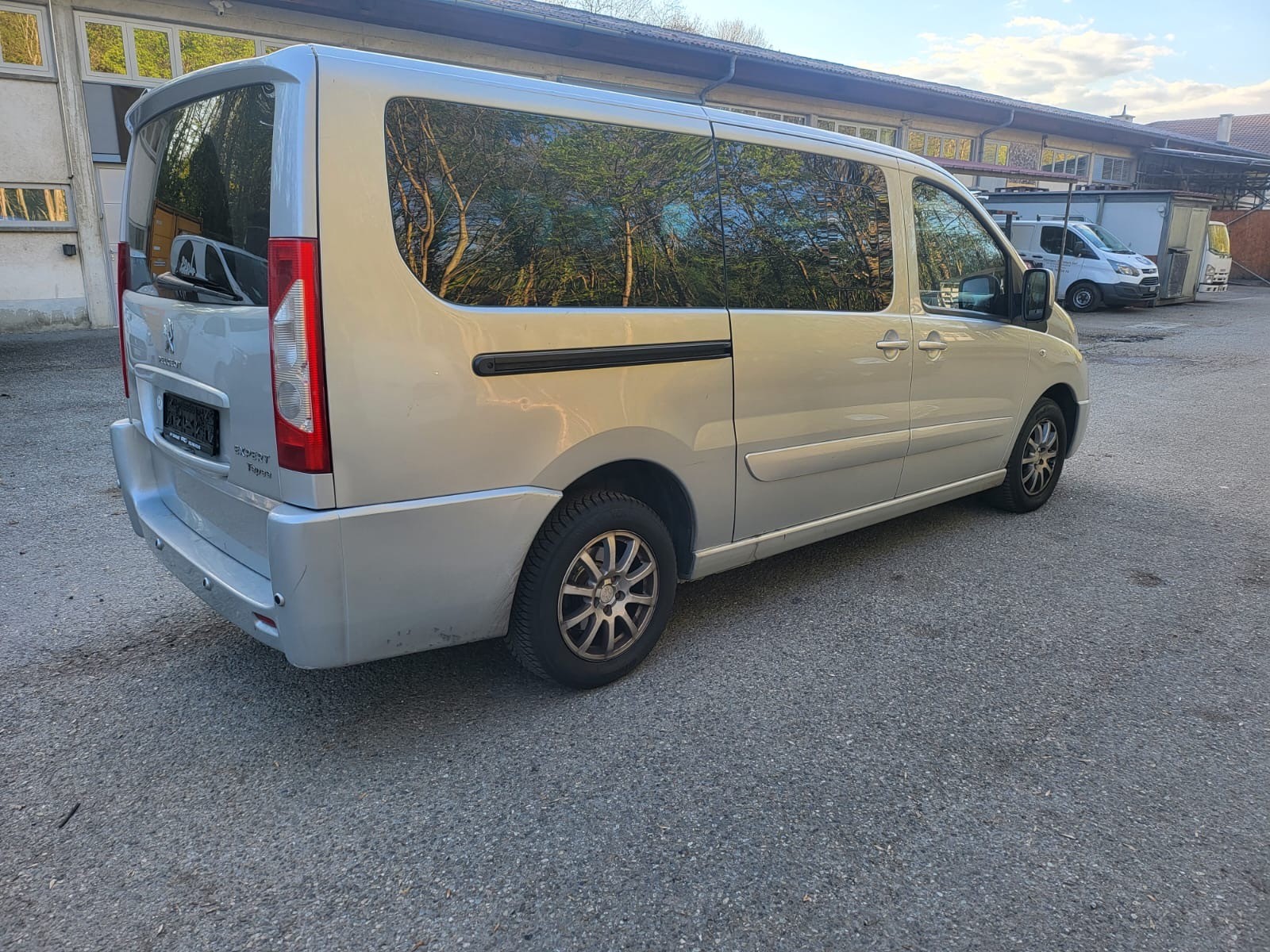 PEUGEOT Expert Tepee 2.0 HDi A Shuttle L2-image-5