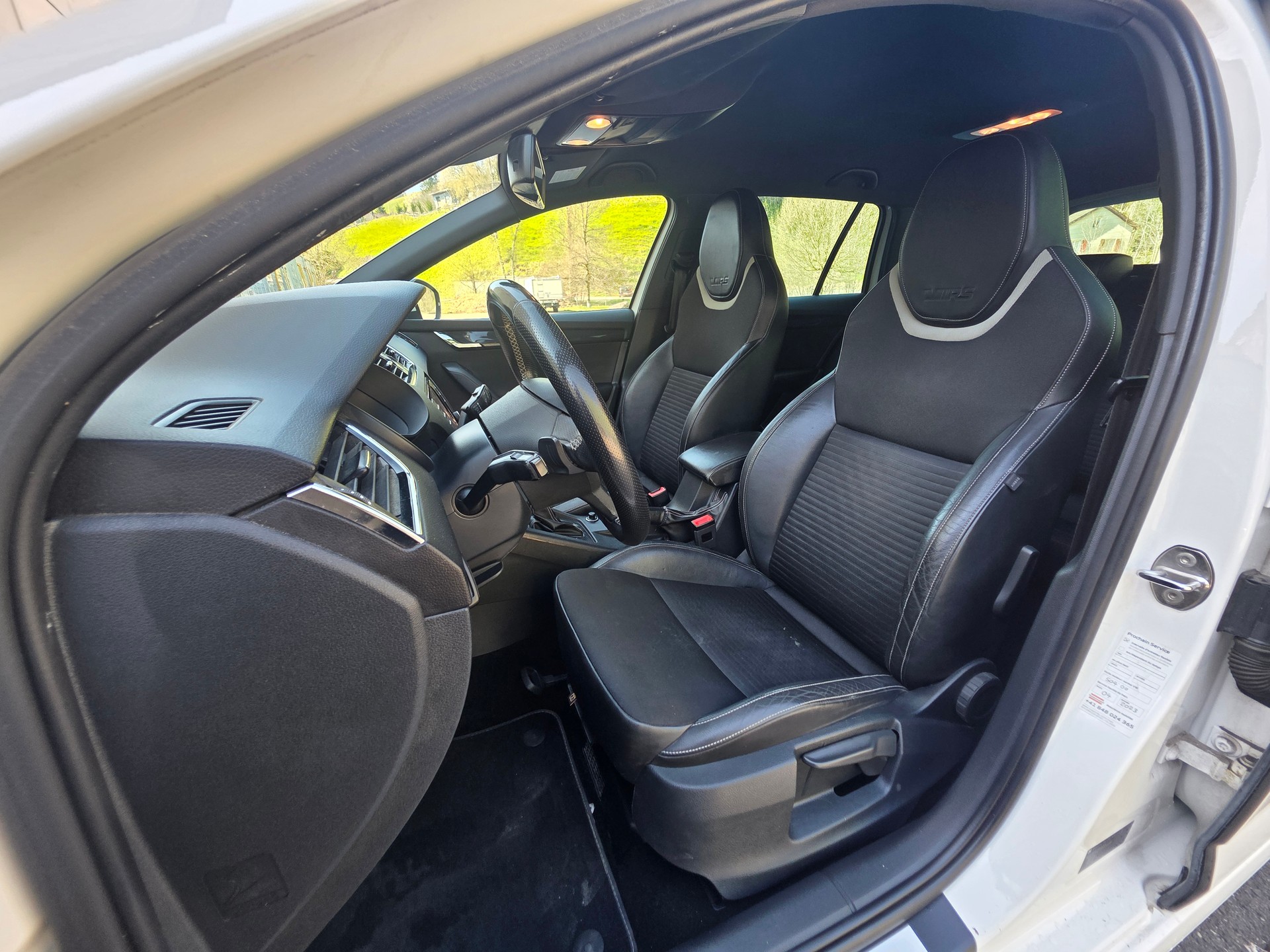 SKODA Octavia Combi 2.0 TSI RS DSG-image-20