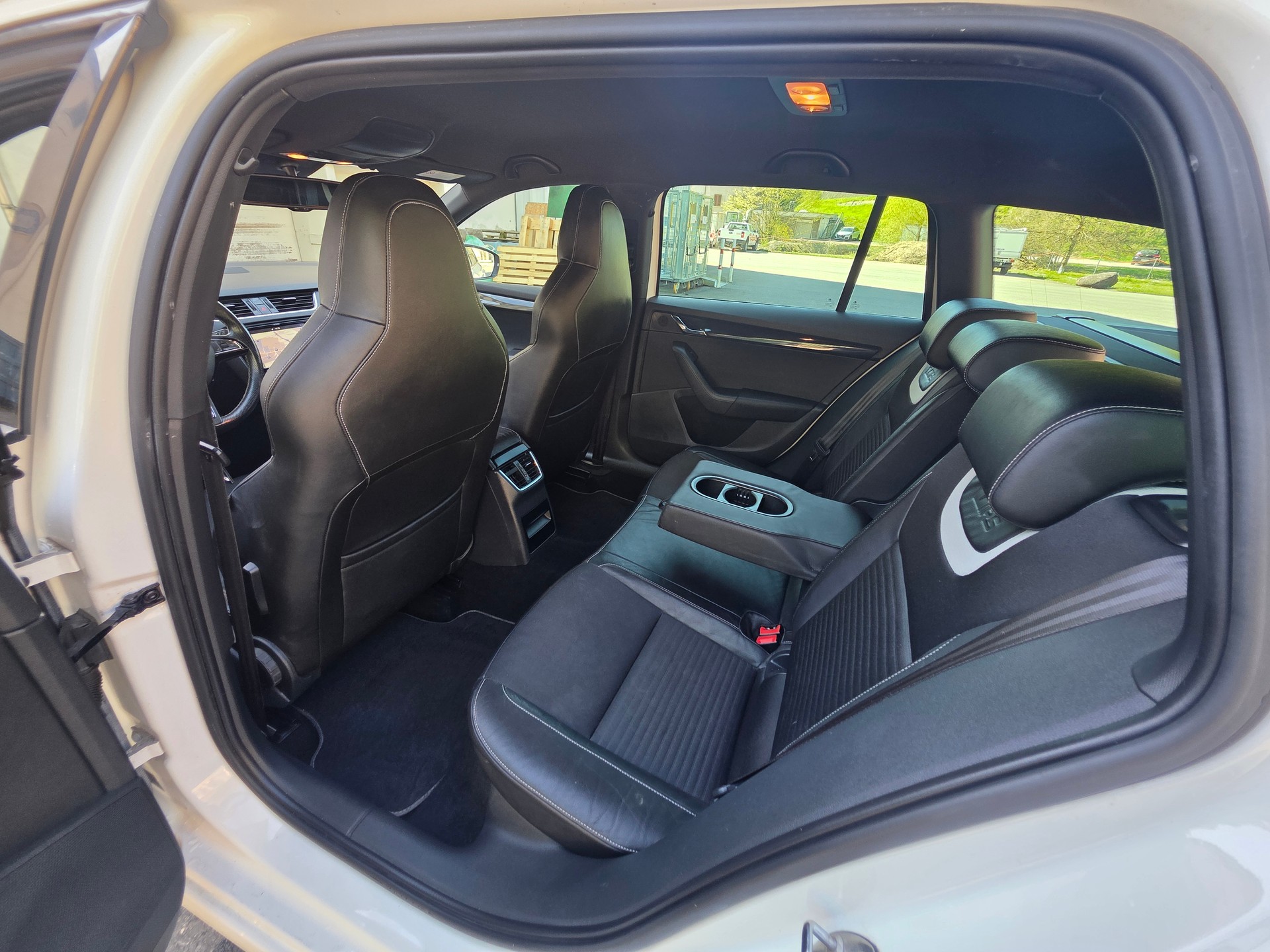 SKODA Octavia Combi 2.0 TSI RS DSG-image-22