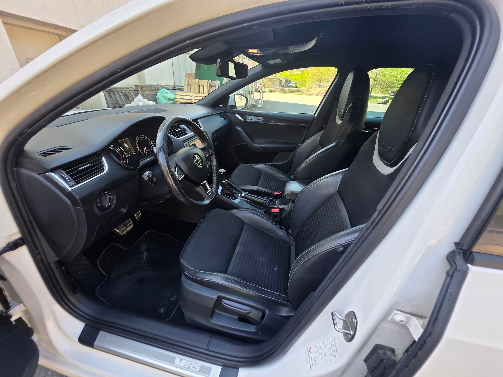 SKODA Octavia Combi 2.0 TSI RS DSG-image-19