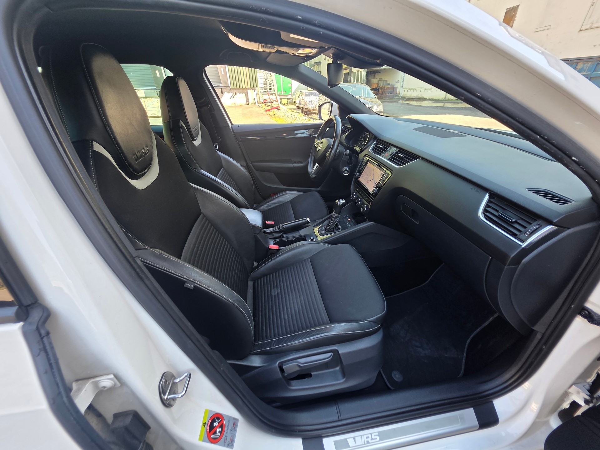 SKODA Octavia Combi 2.0 TSI RS DSG-image-21
