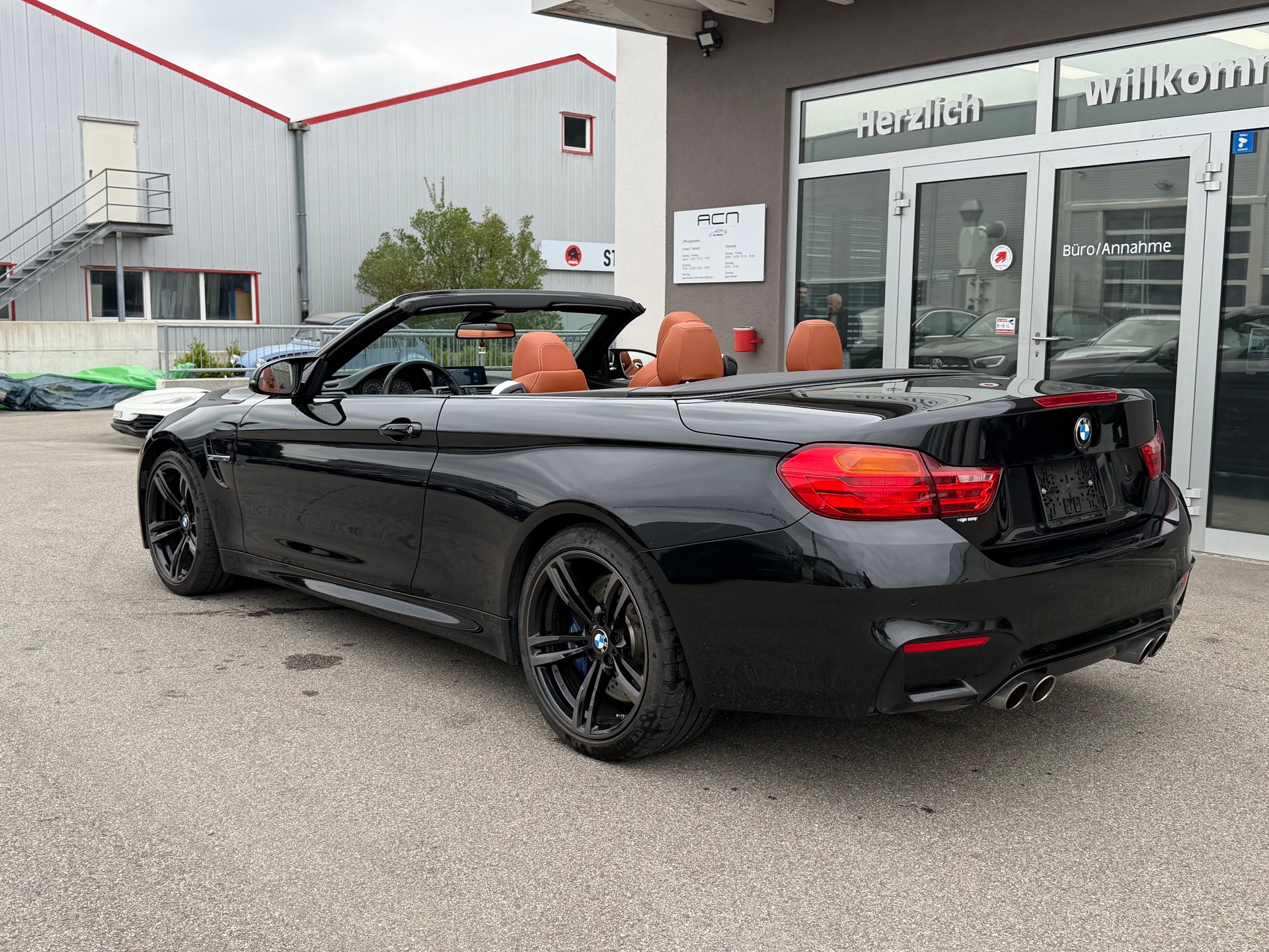 BMW M4 Cabriolet-image-4