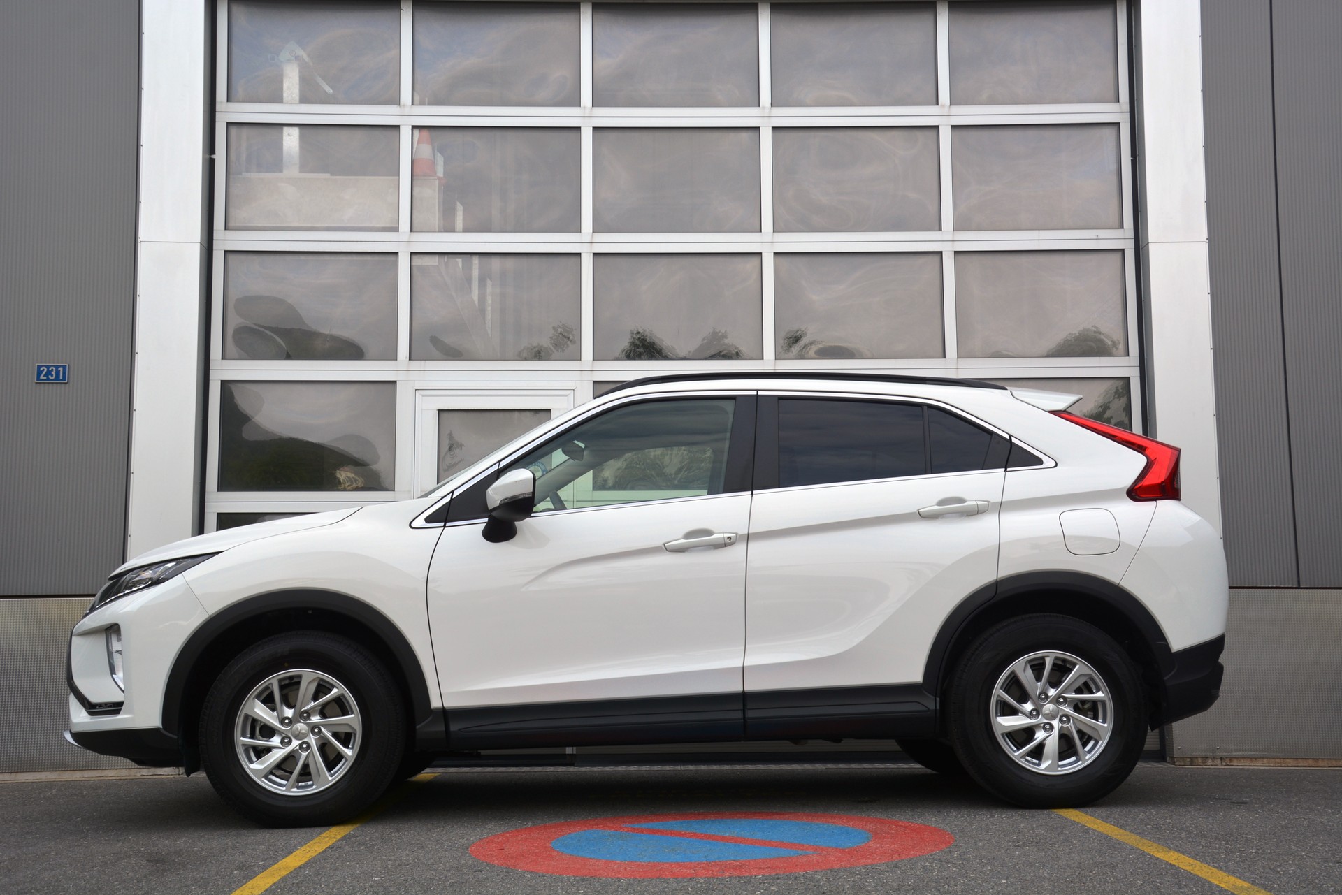 MITSUBISHI Eclipse Cross 1.5 T-Mivec Value 4WD CVT-image-3