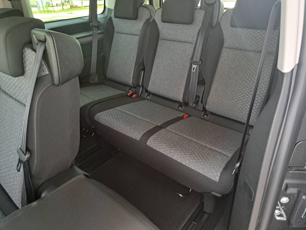 PEUGEOT Traveller Standard 2.2 BlueHDi 180cv Family Edition-image-11