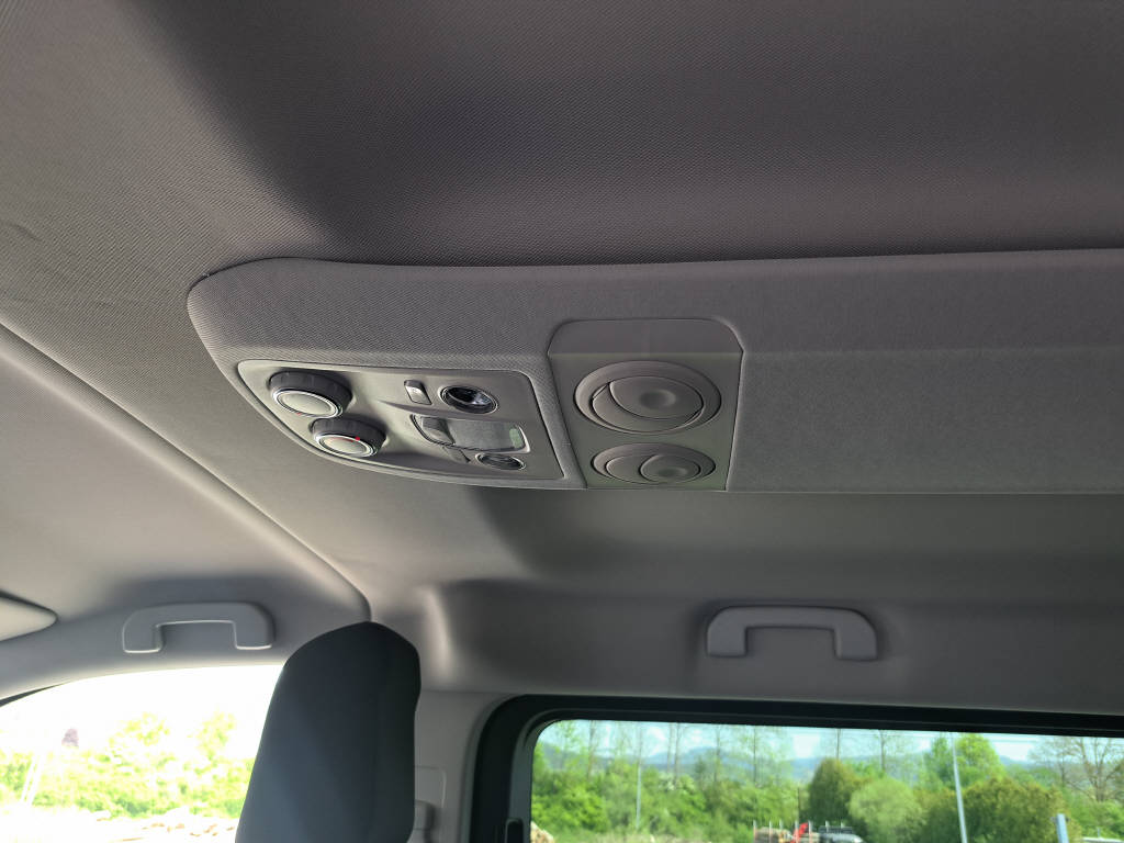 PEUGEOT Traveller Standard 2.2 BlueHDi 180cv Family Edition-image-14