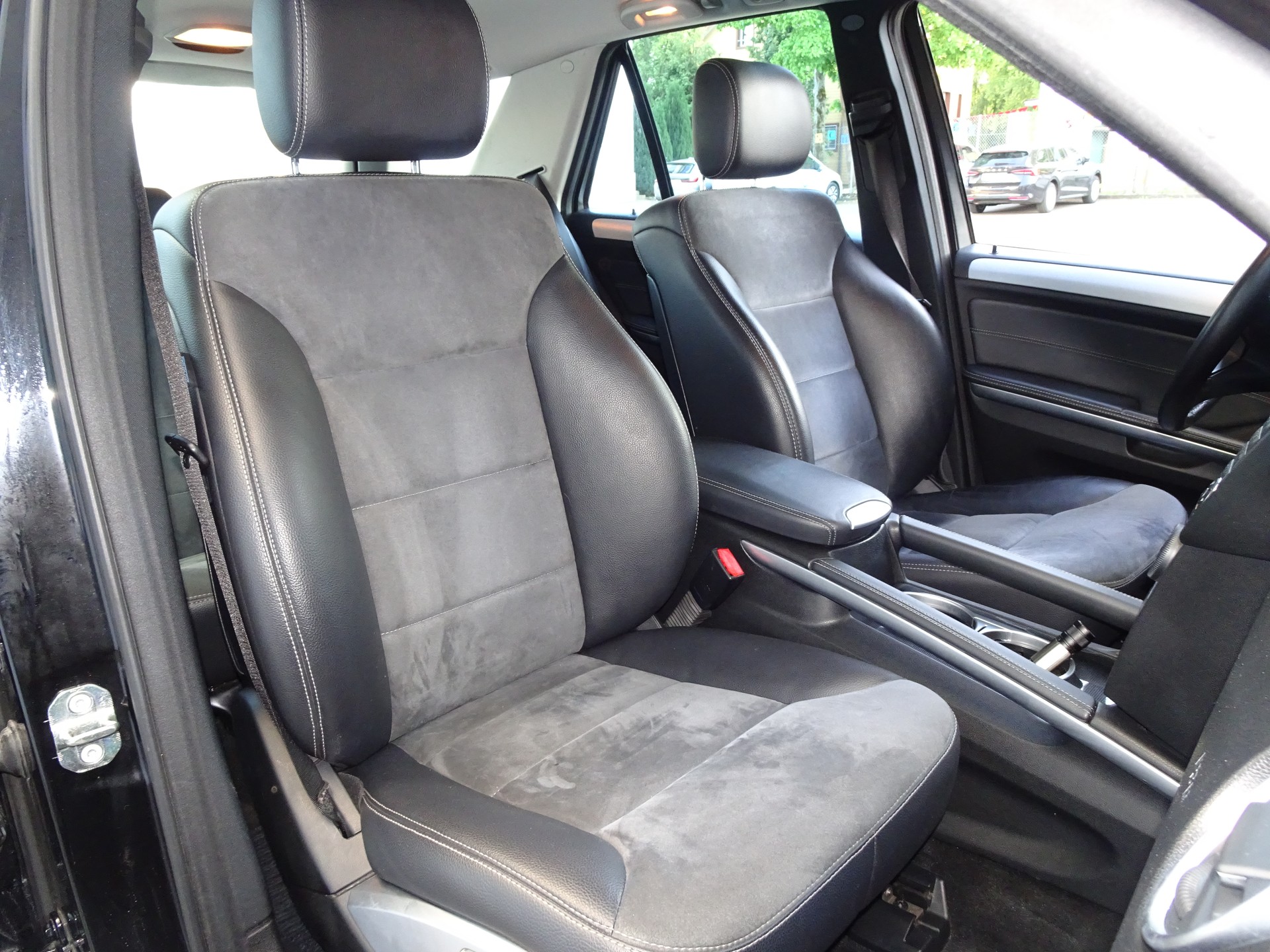 MERCEDES-BENZ ML 300 CDI Blue Efficiency 4Matic 7G-Tronic-image-5