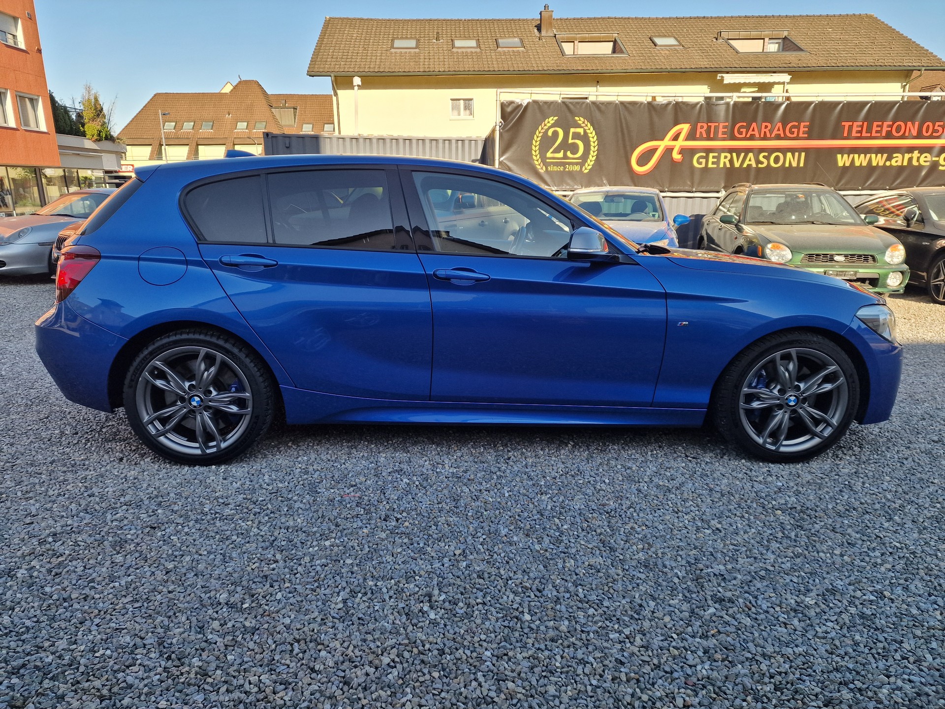 BMW M135i xDrive Steptronic-showroom-element-3