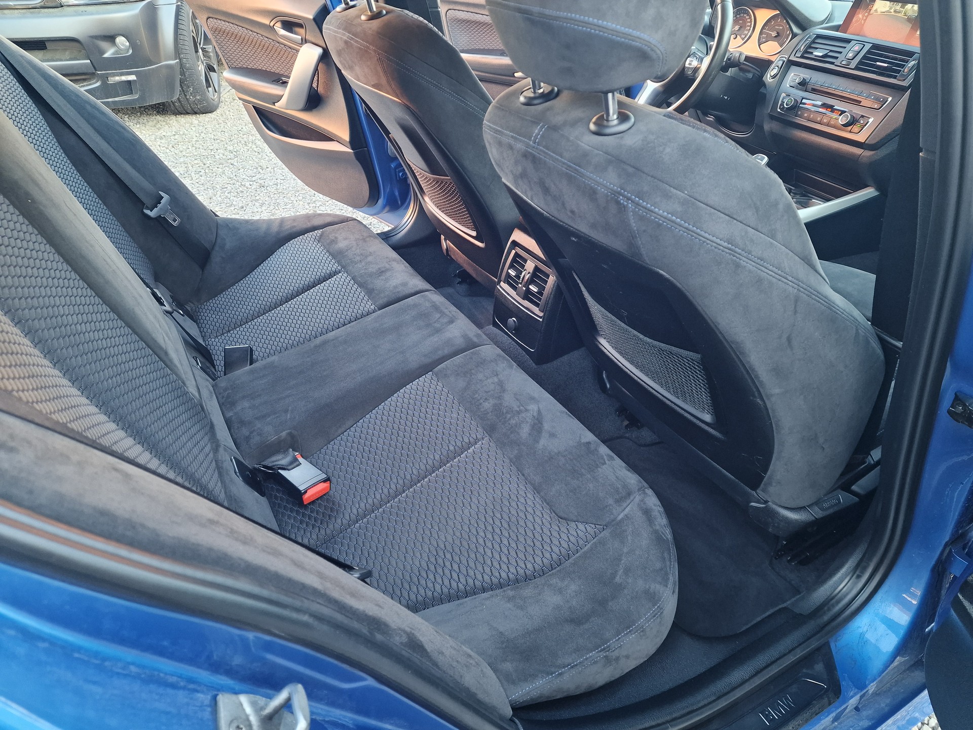 BMW M135i xDrive Steptronic-image-15