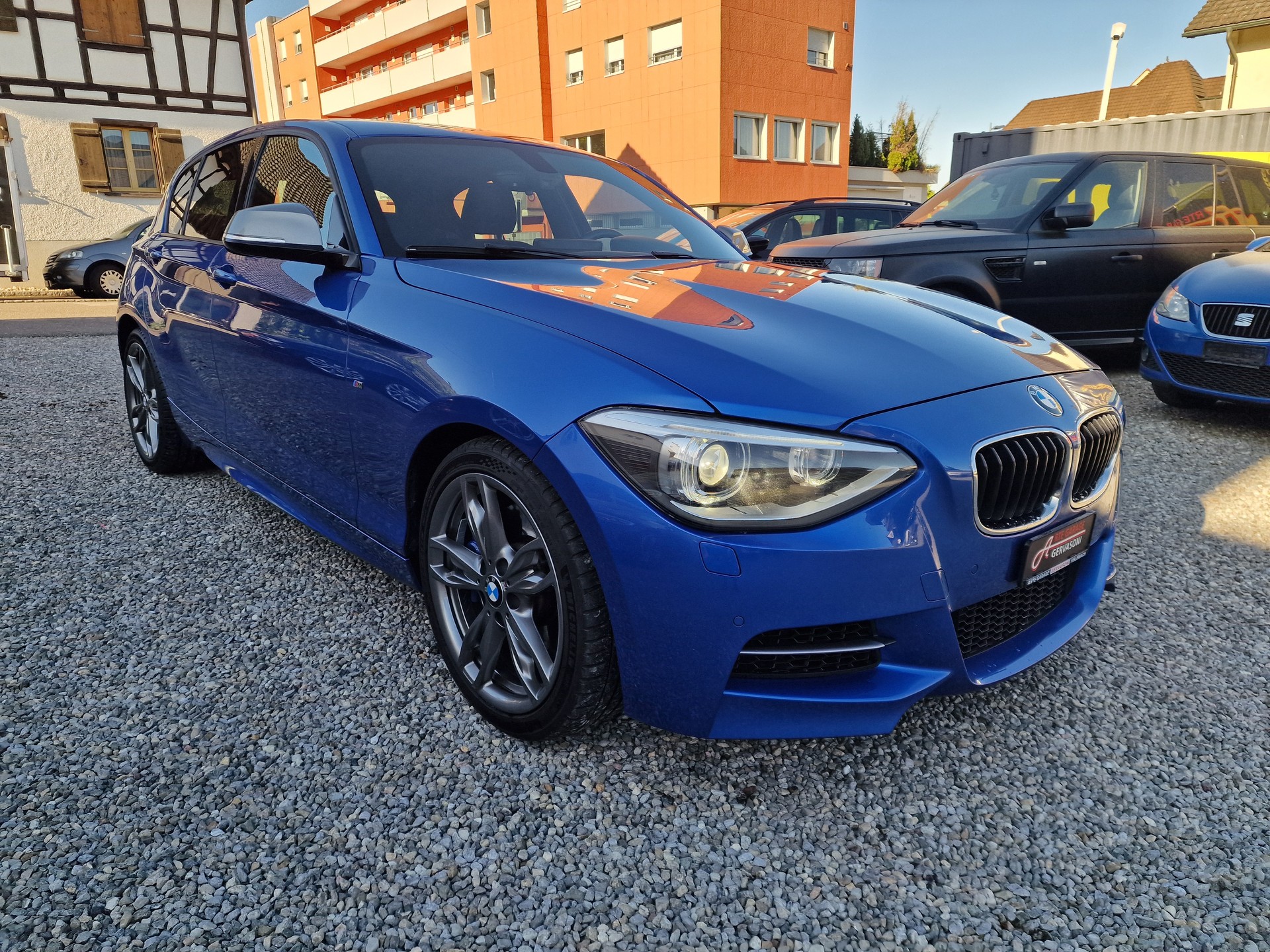 BMW M135i xDrive Steptronic-showroom-element-2