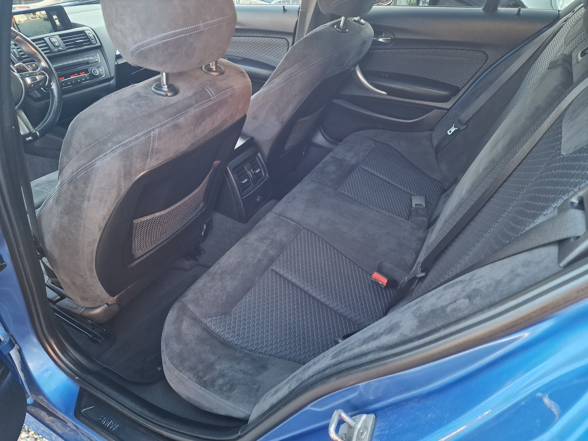 BMW M135i xDrive Steptronic-image-13