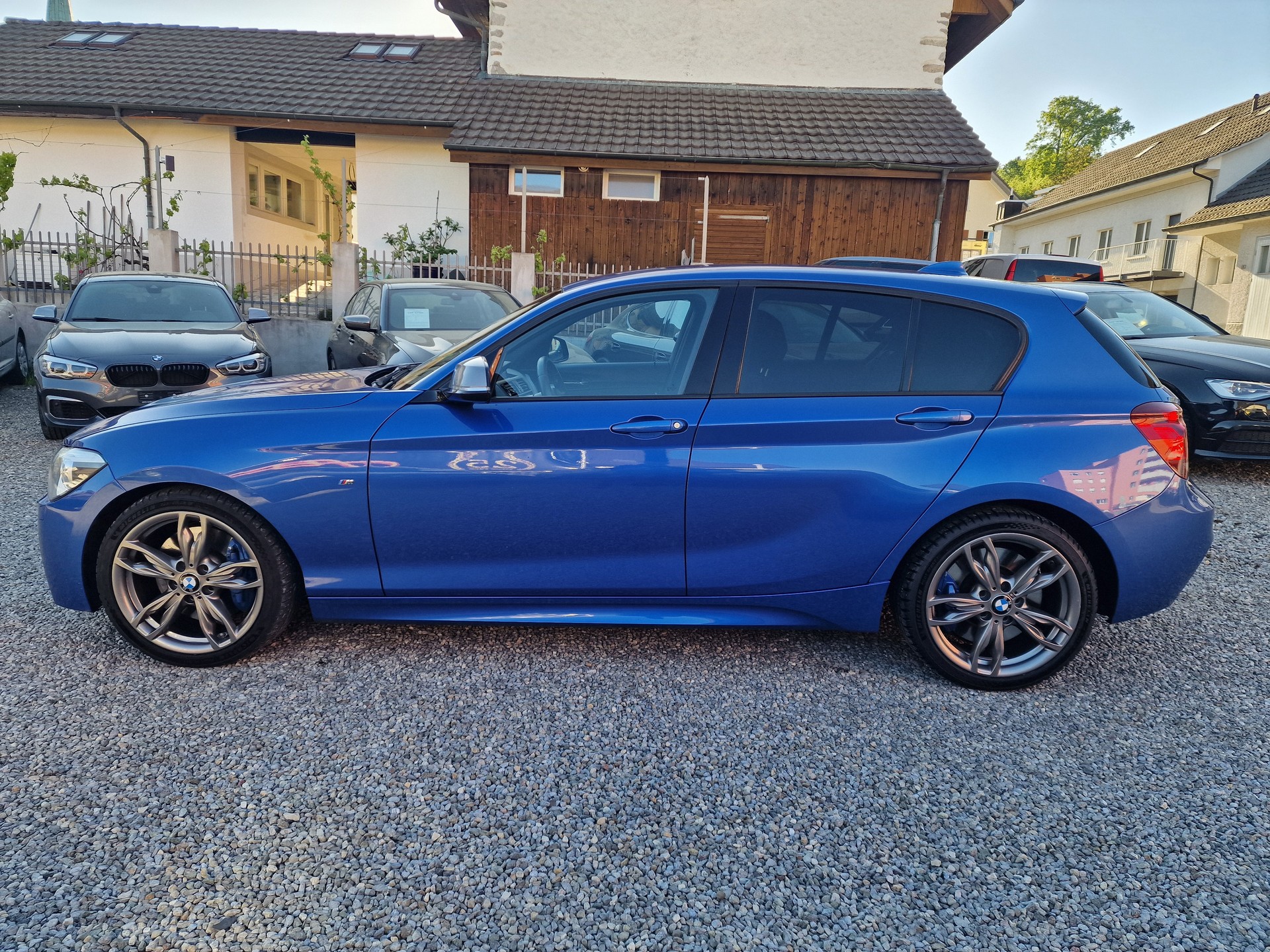 BMW M135i xDrive Steptronic-image-7