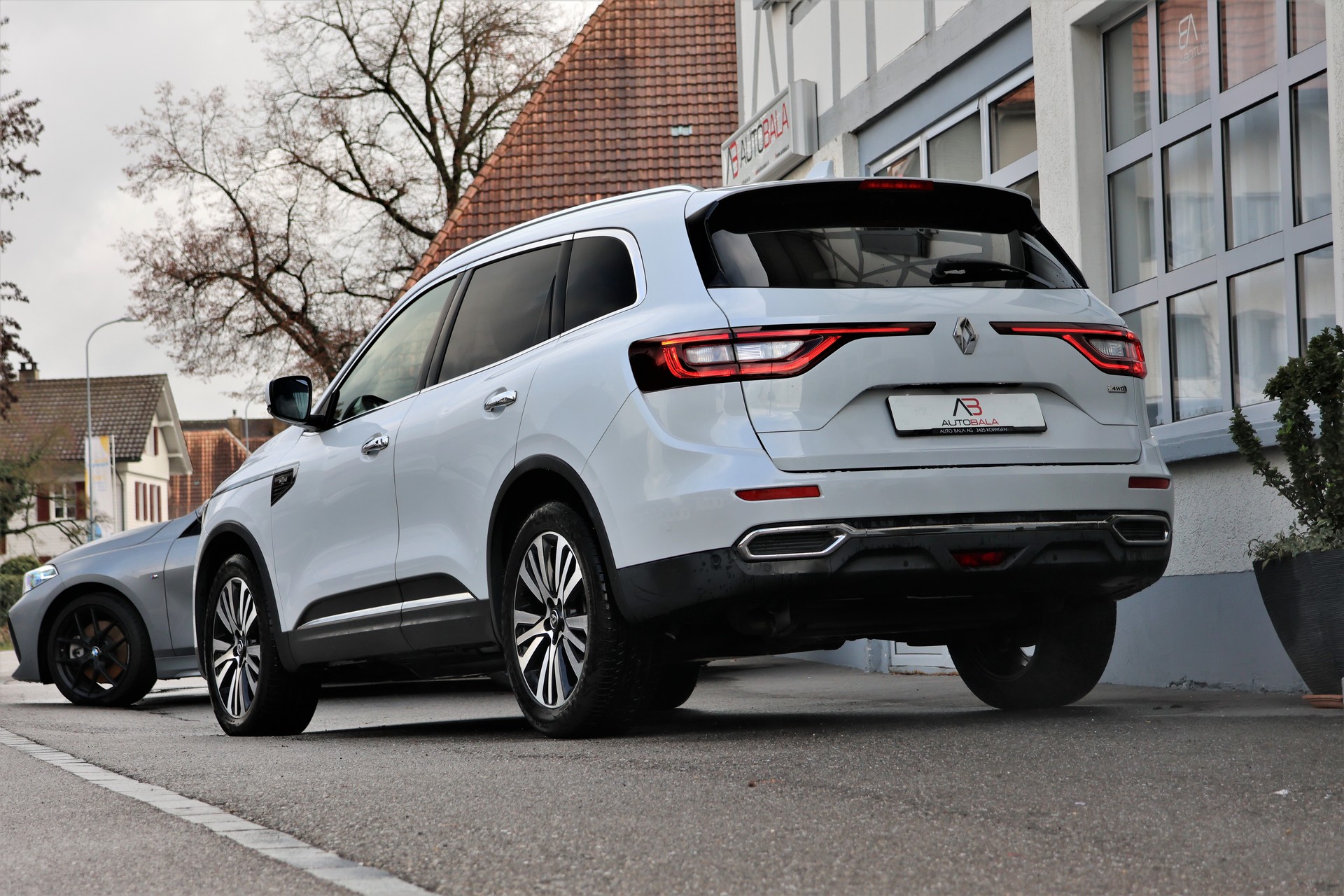 RENAULT Koleos 2.0 dCi Initial Paris 4x4 Xtronic CVT (CH)-showroom-element-2