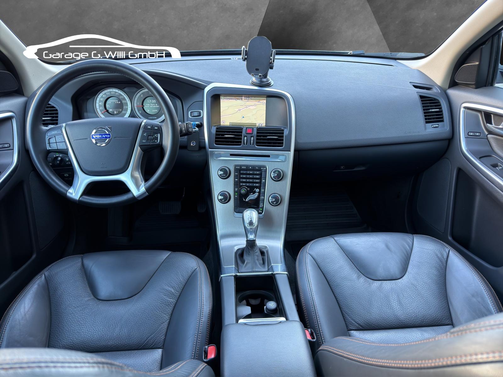 VOLVO XC60 D4 AWD Momentum Geartronic-image-11