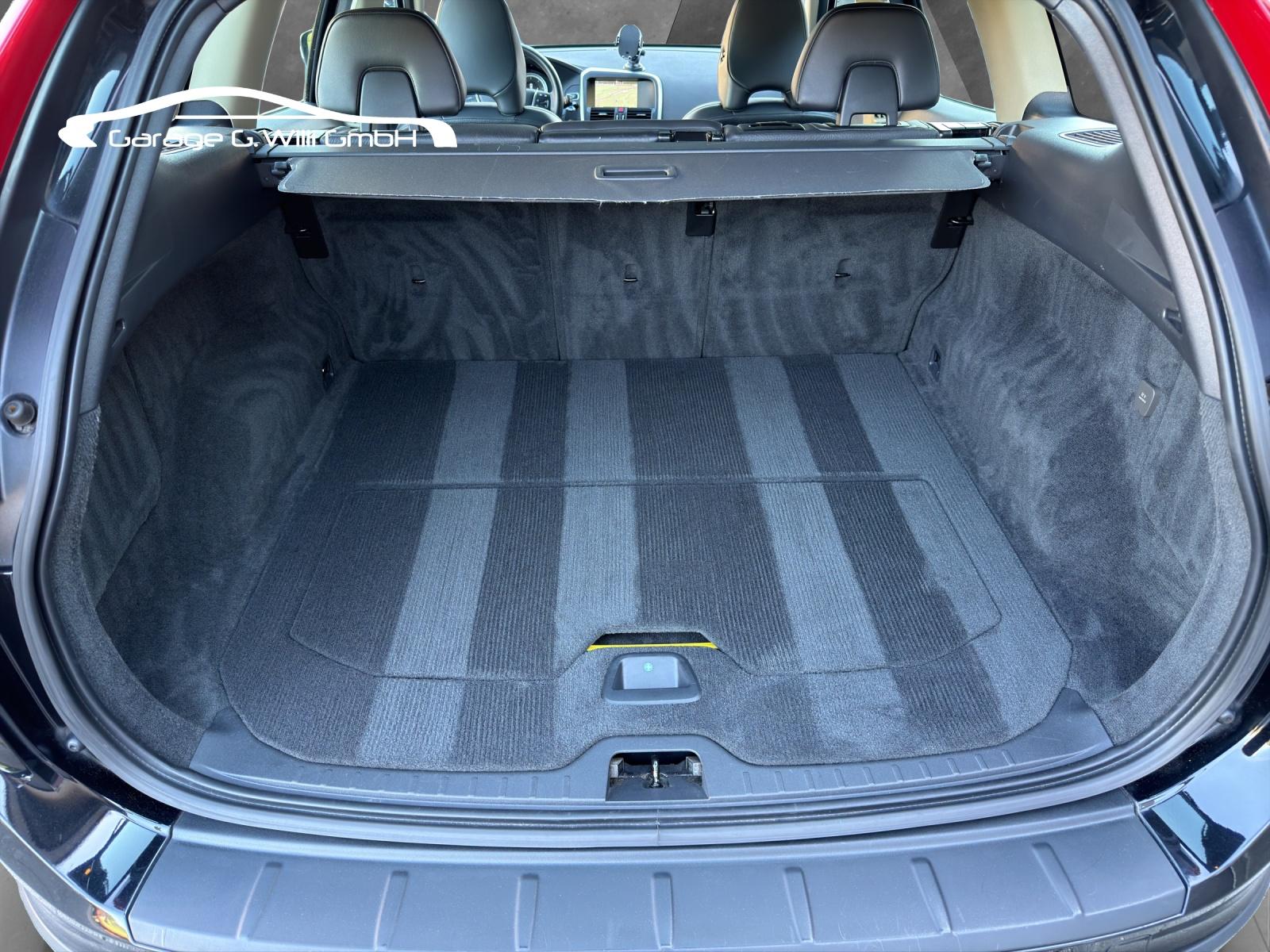 VOLVO XC60 D4 AWD Momentum Geartronic-image-16