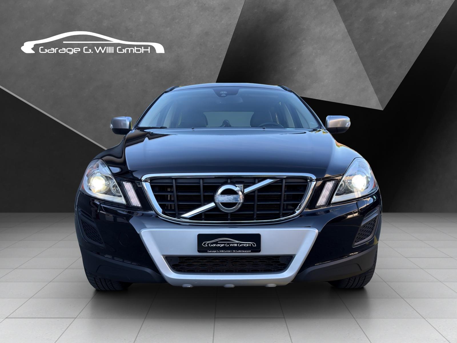 VOLVO XC60 D4 AWD Momentum Geartronic-showroom-element-1