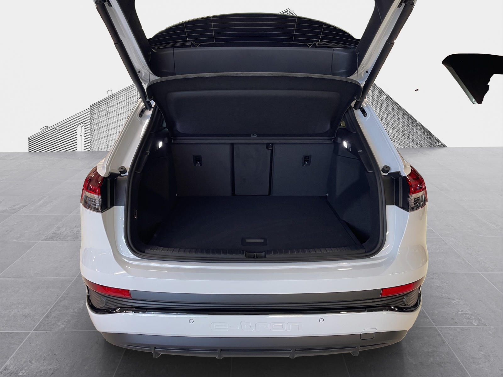 AUDI Q4 e-tron 45 Edition Swiss Ski quattro-image-12