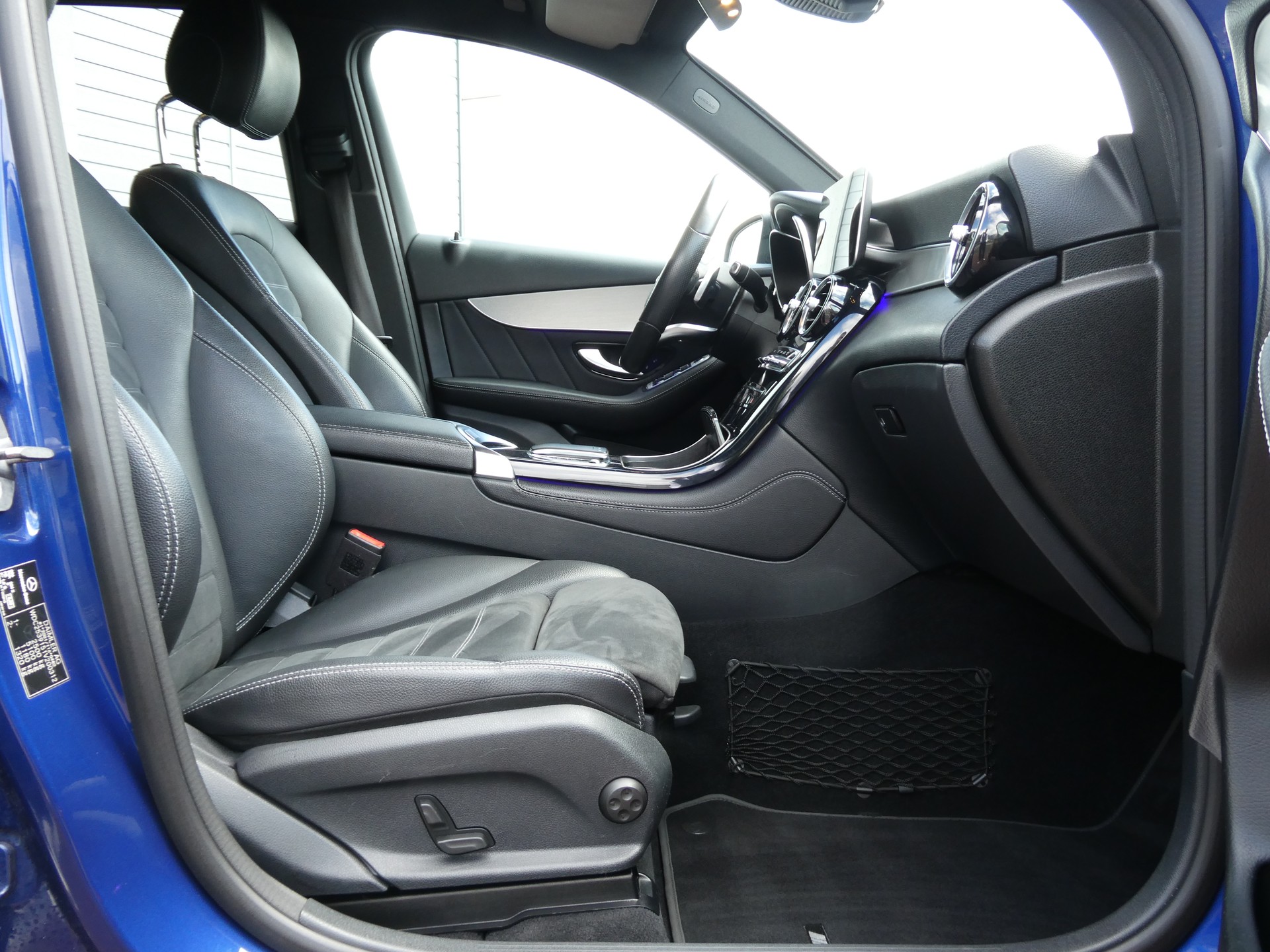 MERCEDES-BENZ GLC 220 d AMG Line 4Matic 9G-Tronic (CH)-image-13
