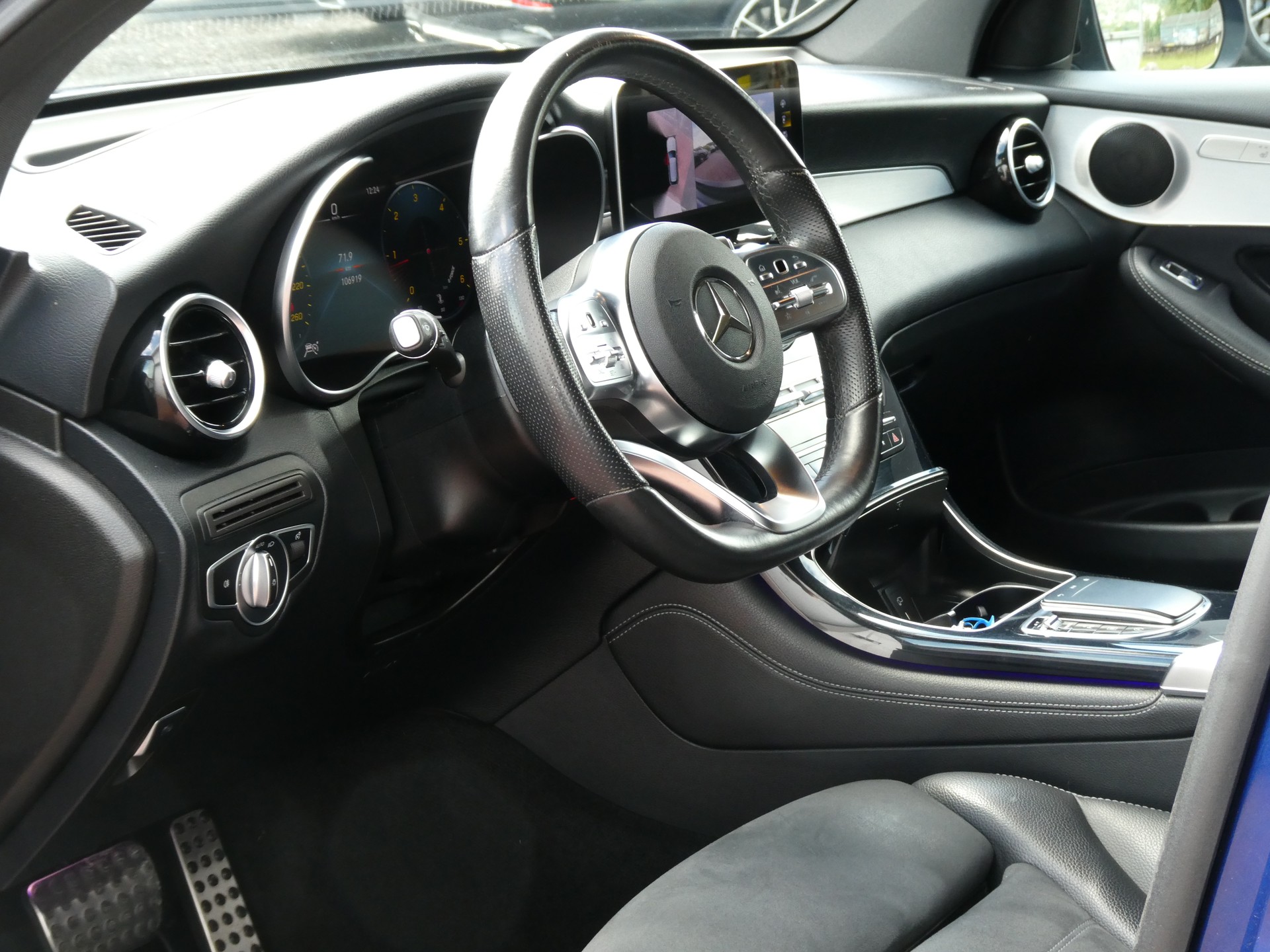 MERCEDES-BENZ GLC 220 d AMG Line 4Matic 9G-Tronic (CH)-image-11