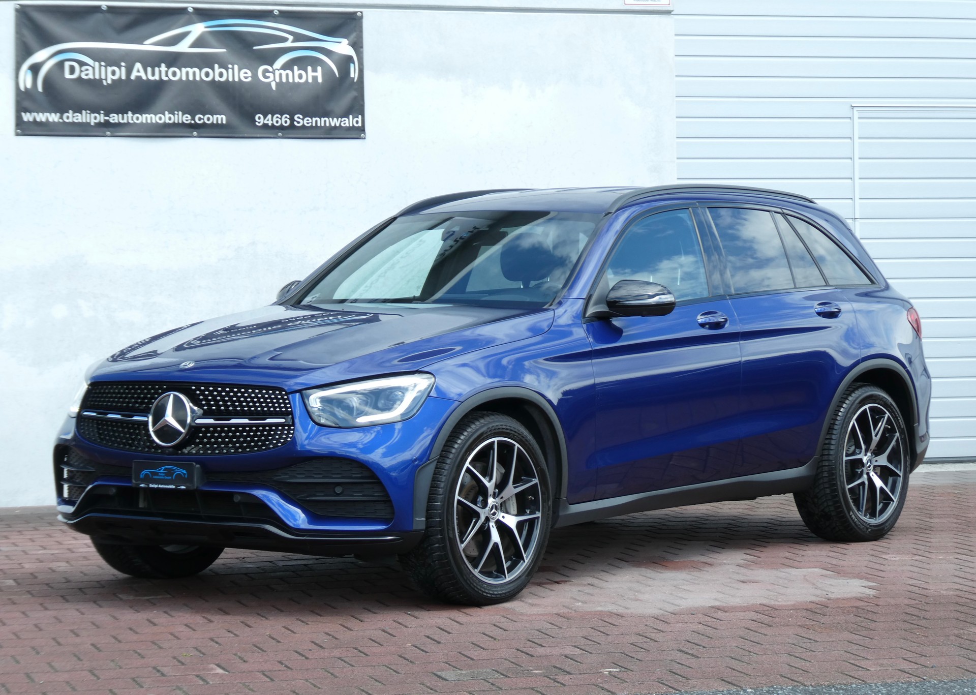 MERCEDES-BENZ GLC 220 d AMG Line 4Matic 9G-Tronic (CH)-image-4