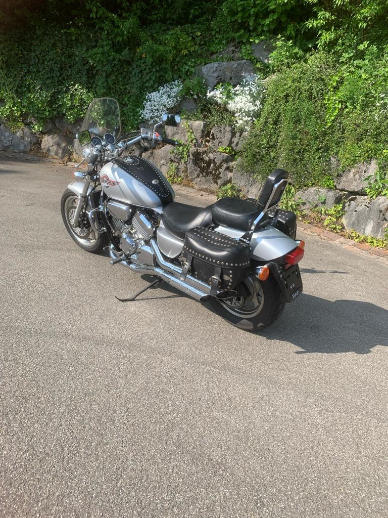HONDA VF 750 C Magna-image-3