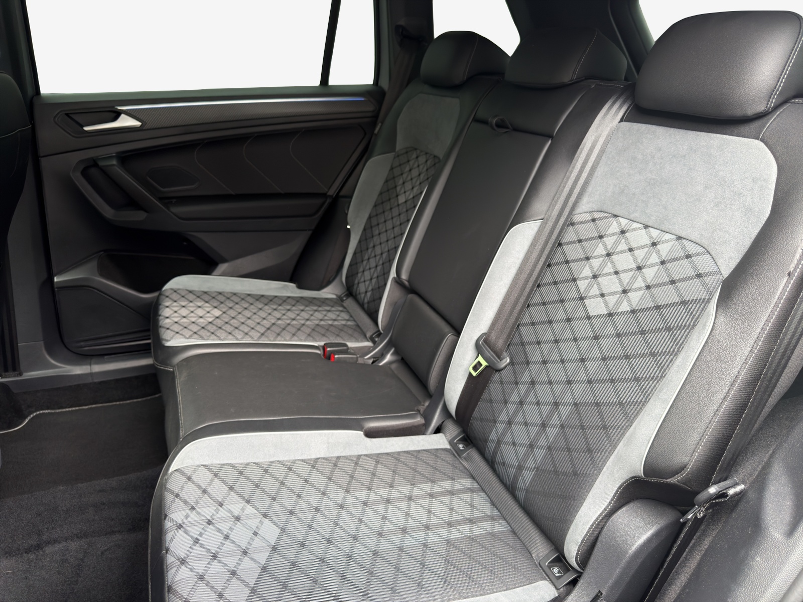 VW Tiguan Allspace 2.0 TDI SCR R-Line 4Motion DSG-image-11