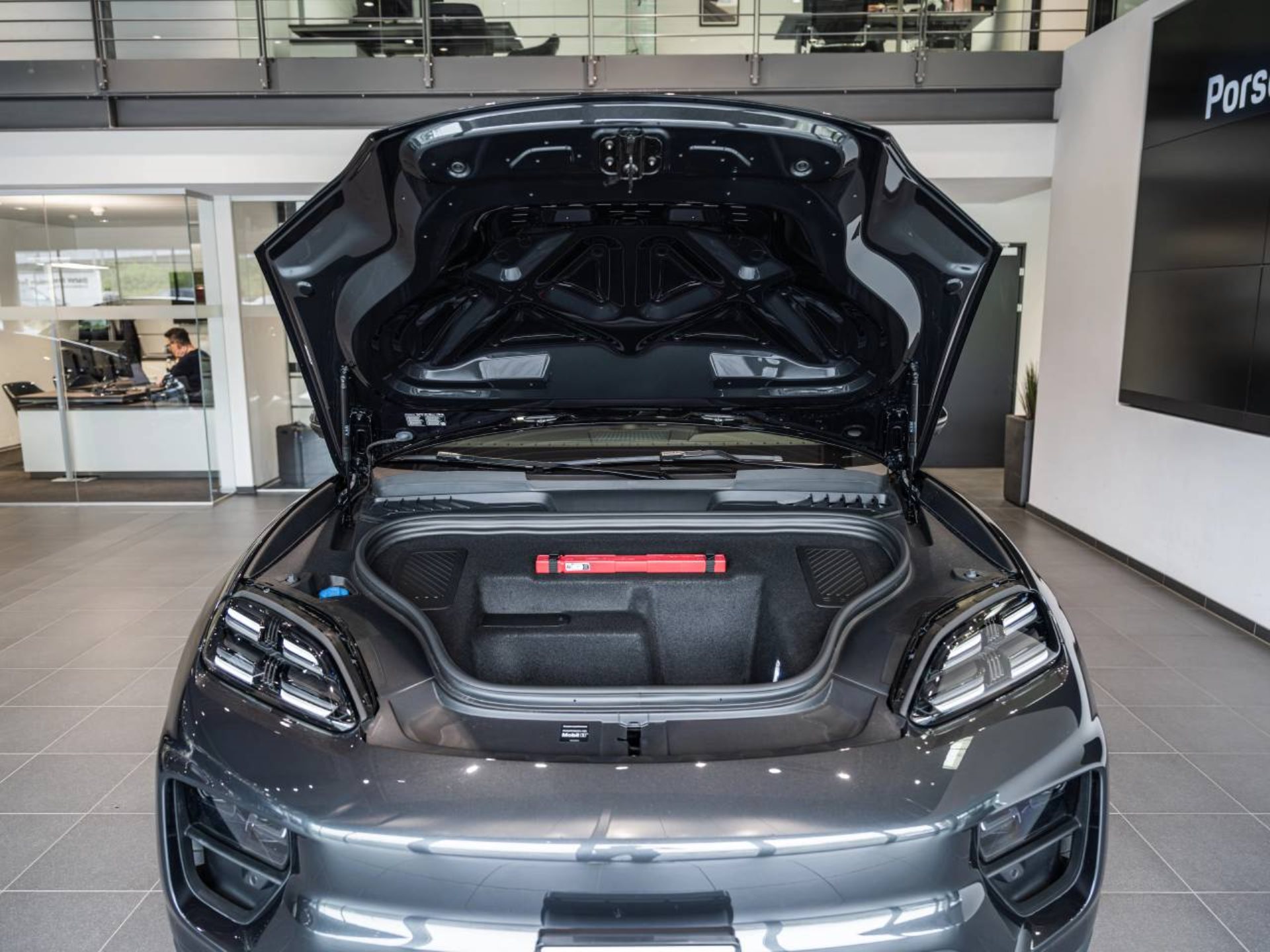PORSCHE Macan 4-image-10