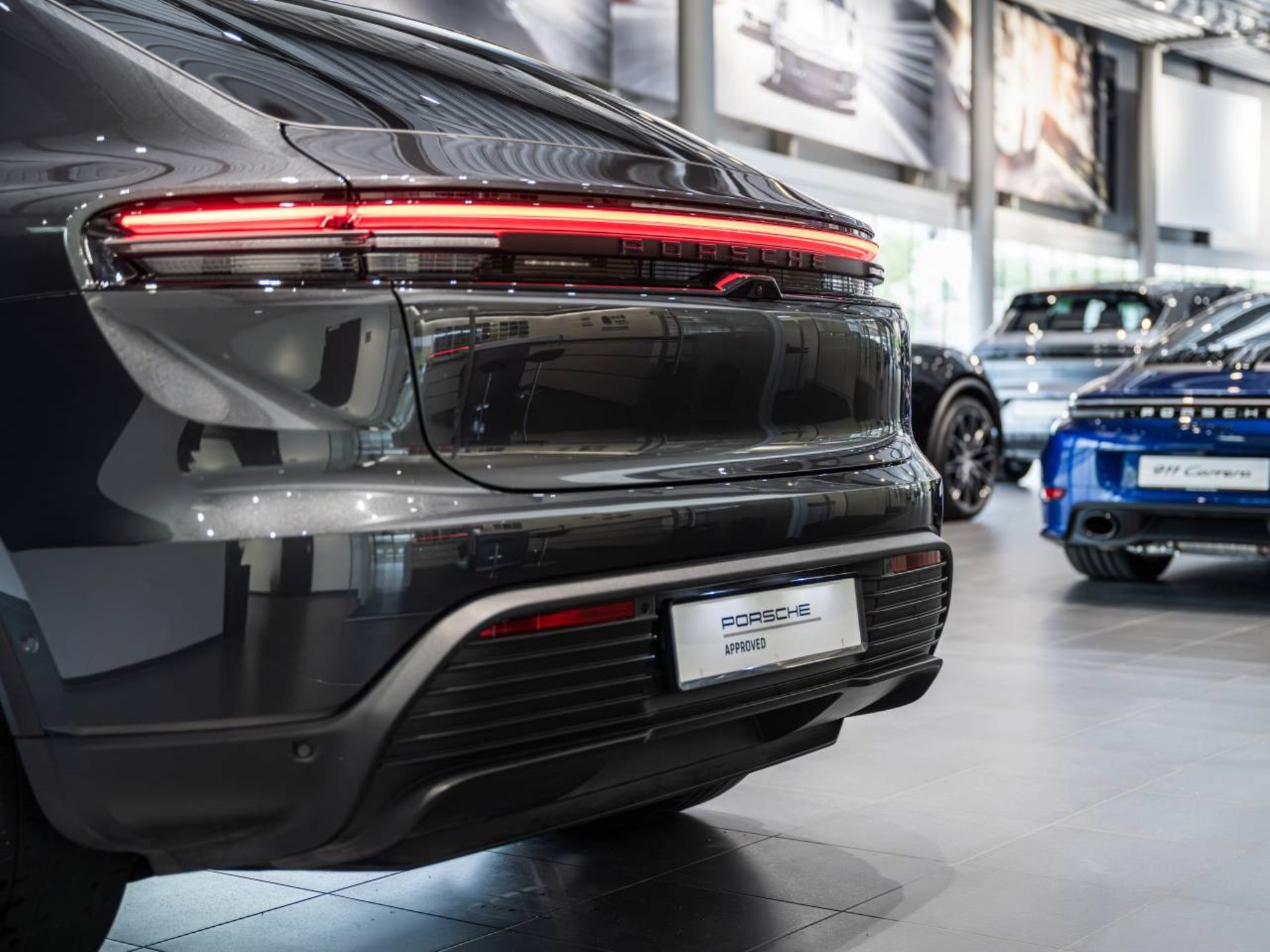 PORSCHE Macan 4-image-28