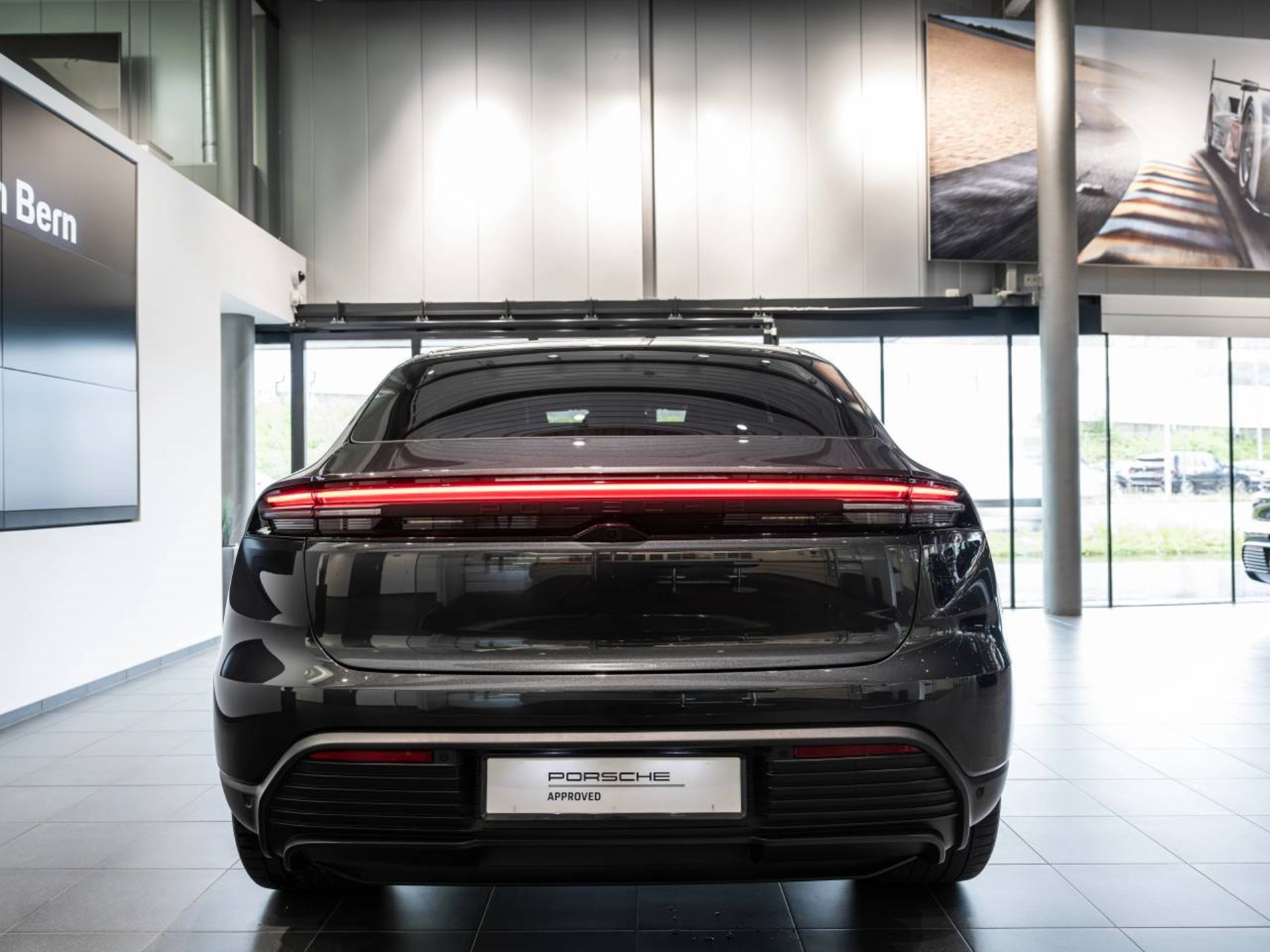PORSCHE Macan 4-image-5