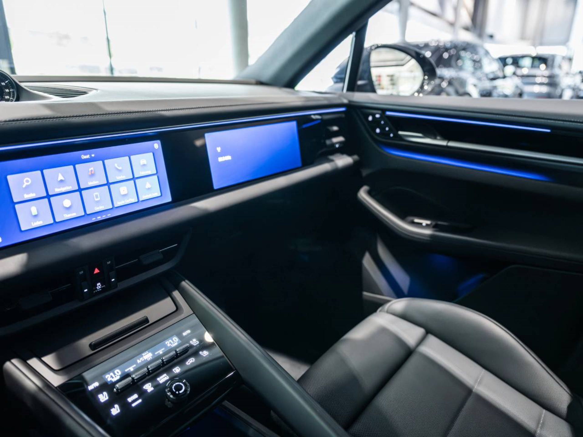 PORSCHE Macan 4-image-17
