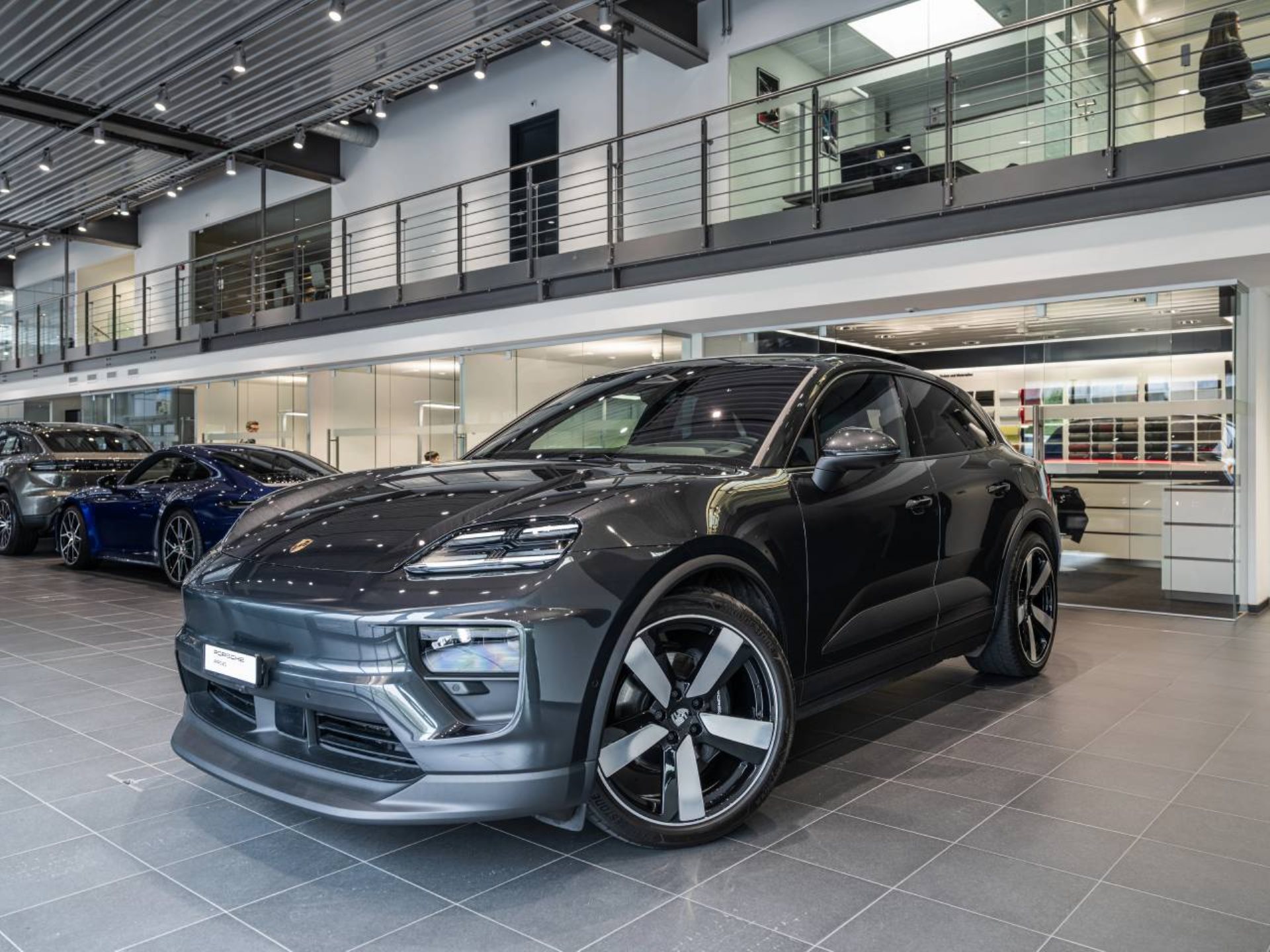 PORSCHE Macan 4-image-8