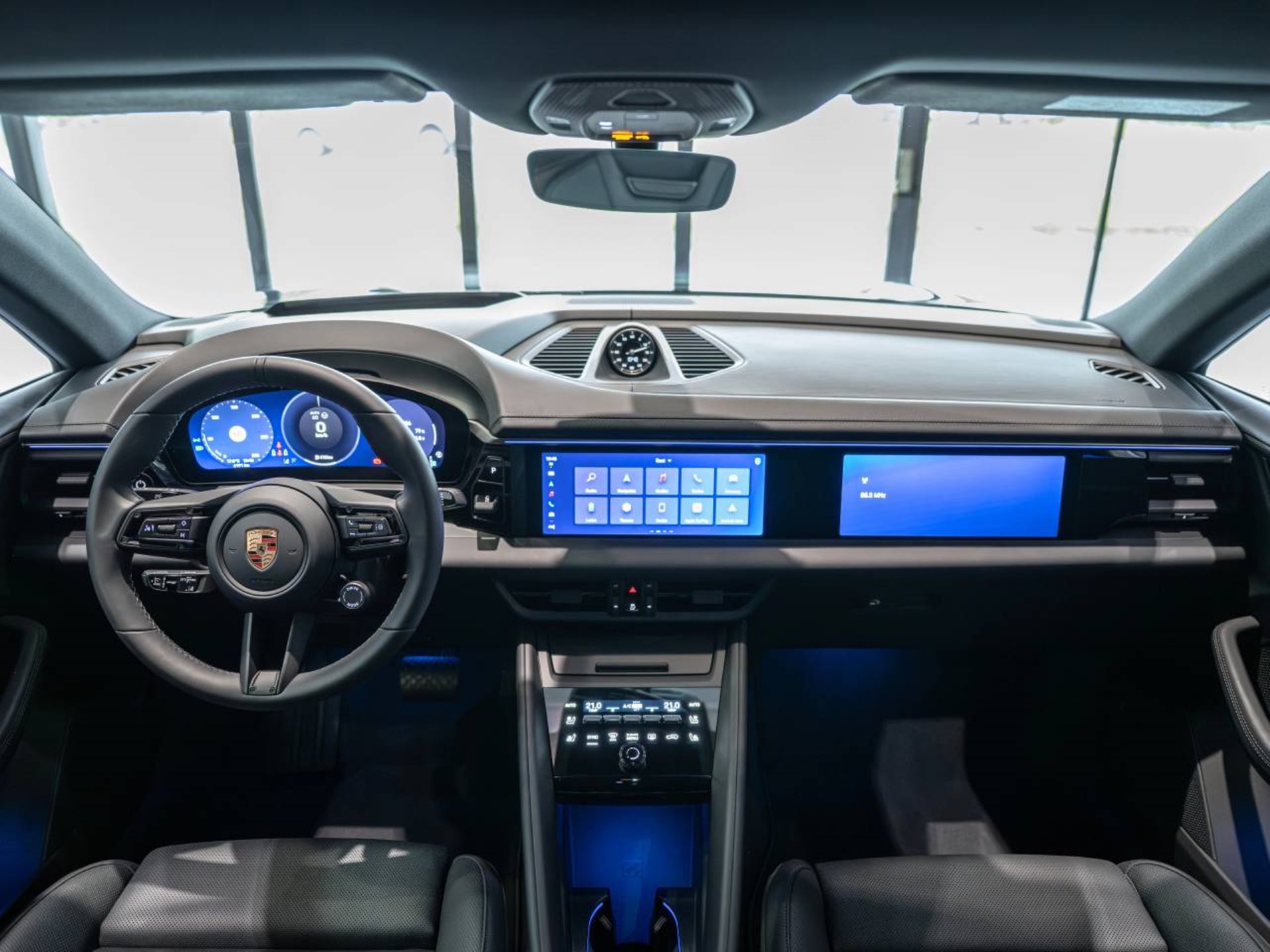 PORSCHE Macan 4-image-16