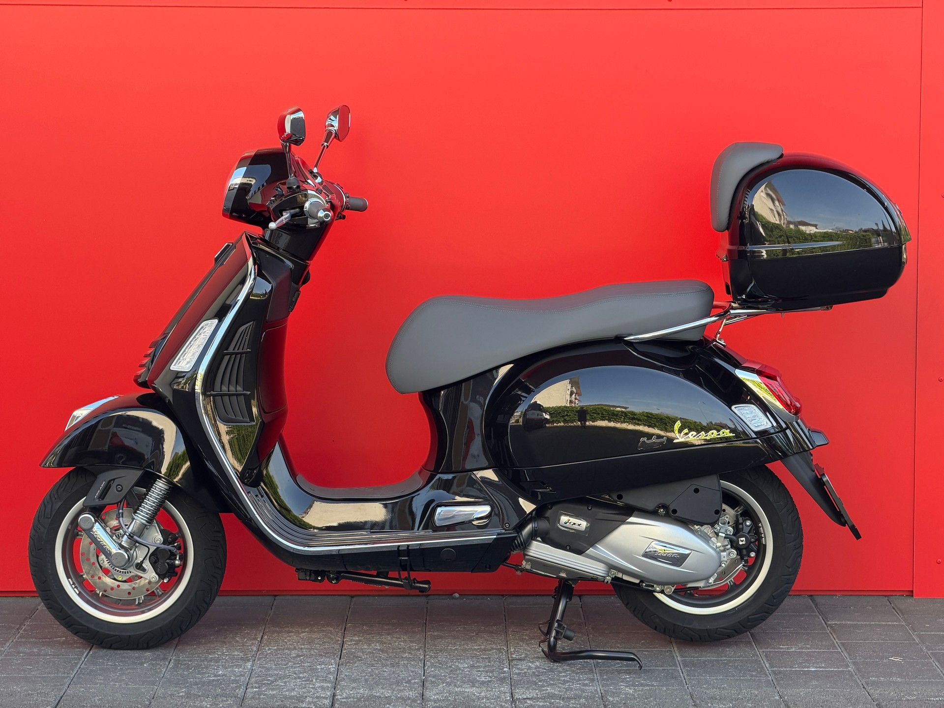 PIAGGIO Vespa GTS 125 RST + GRATIS TOPCASE-showroom-element-3