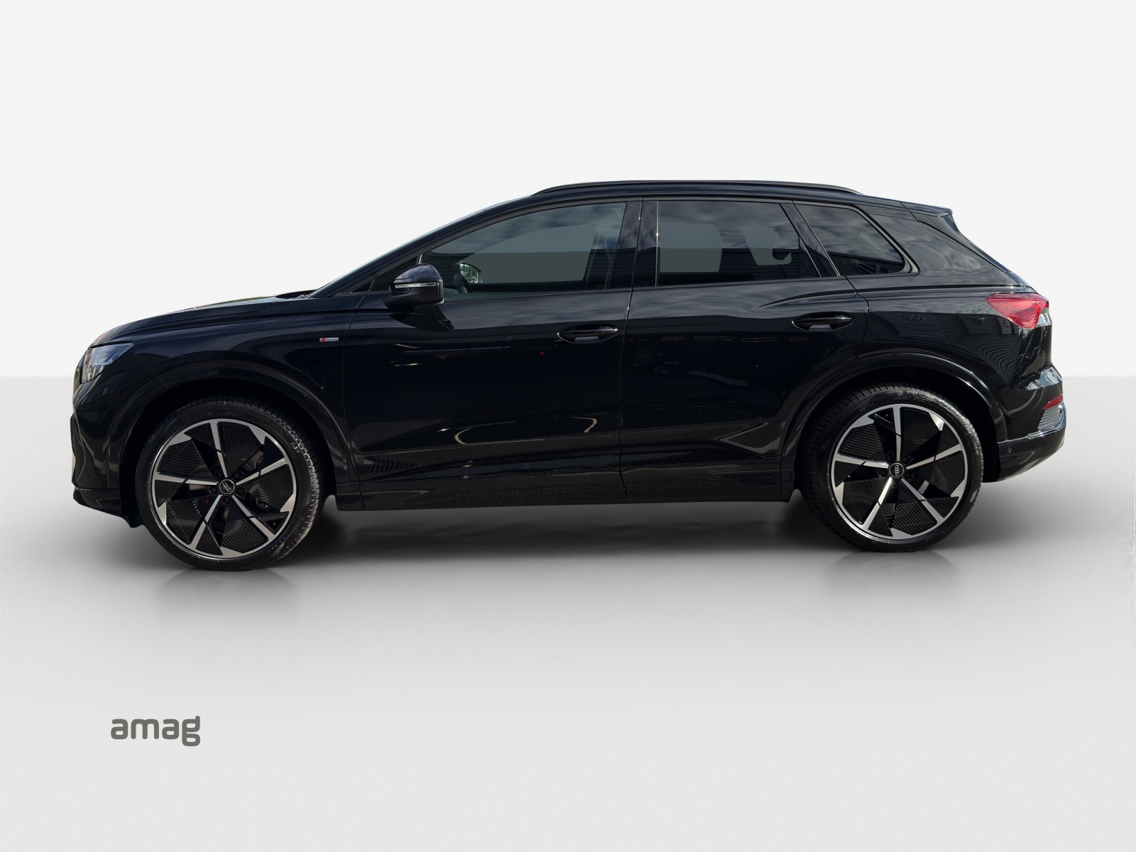 AUDI Q4 e-tron 45 Attraction quattro-showroom-element-1