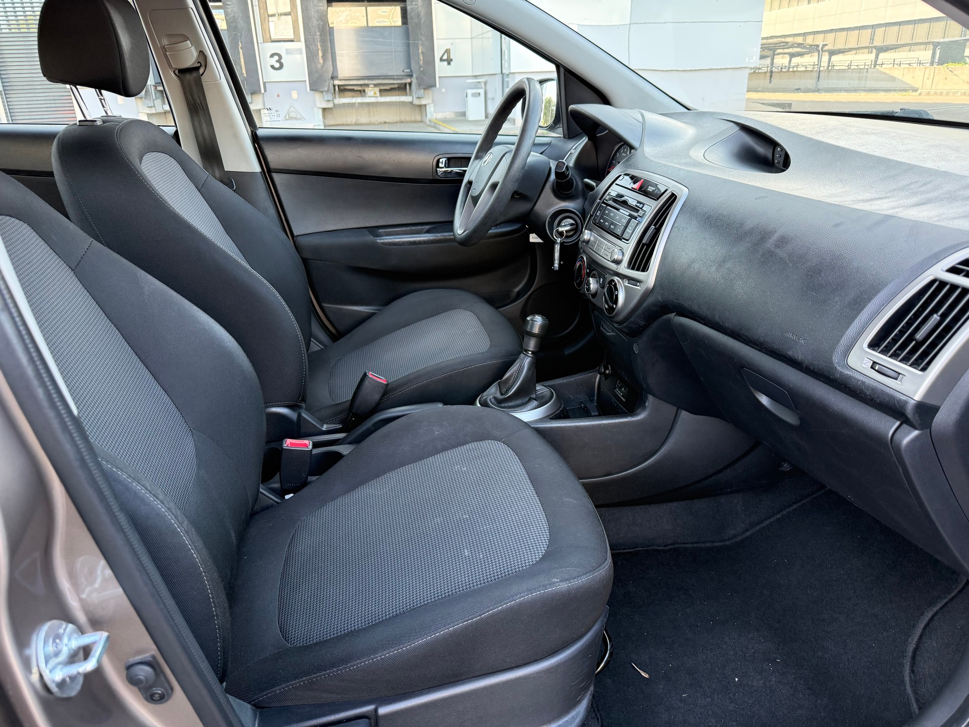 HYUNDAI i20 1.2 Comfort-image-9