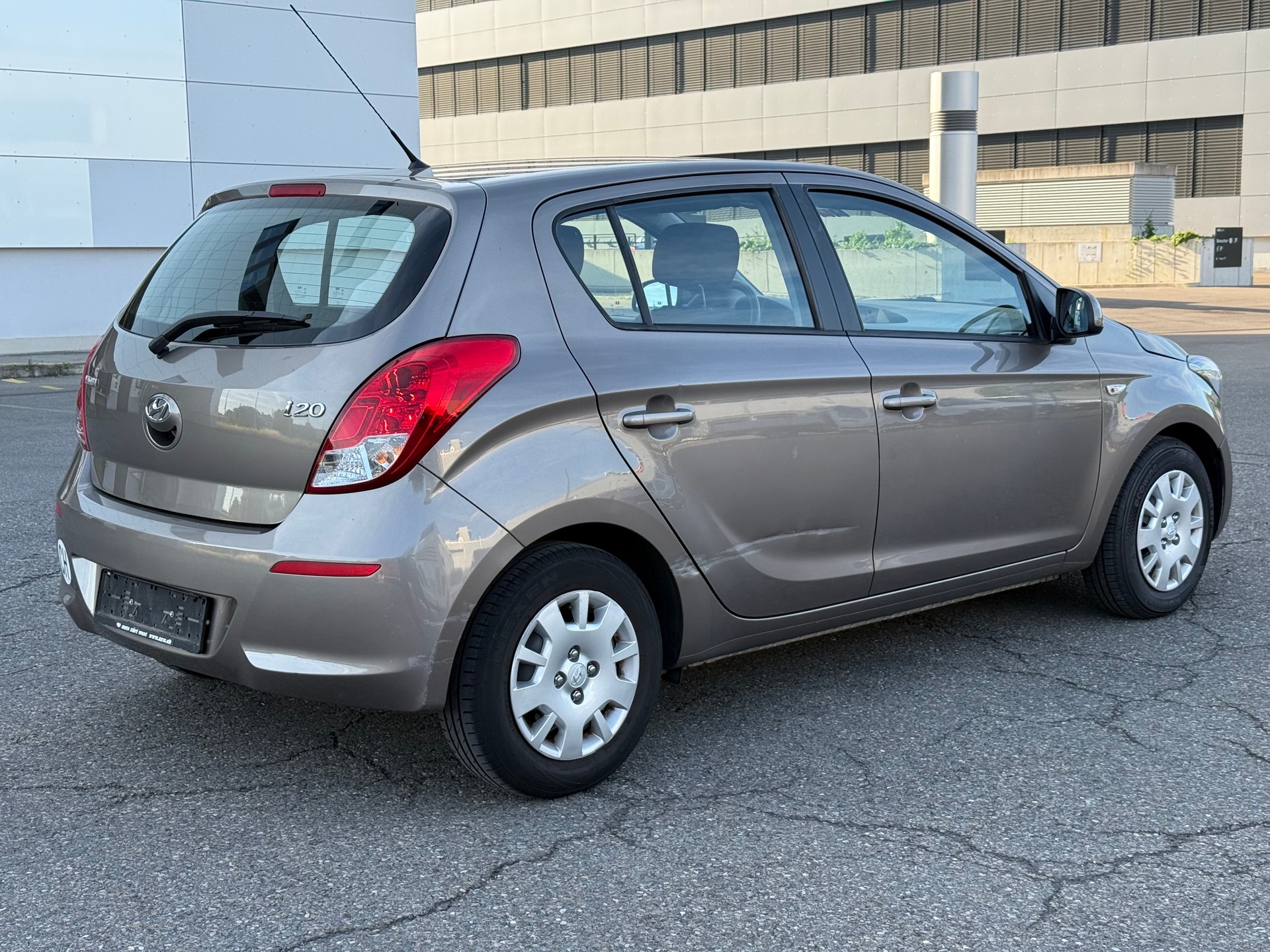 HYUNDAI i20 1.2 Comfort-image-4