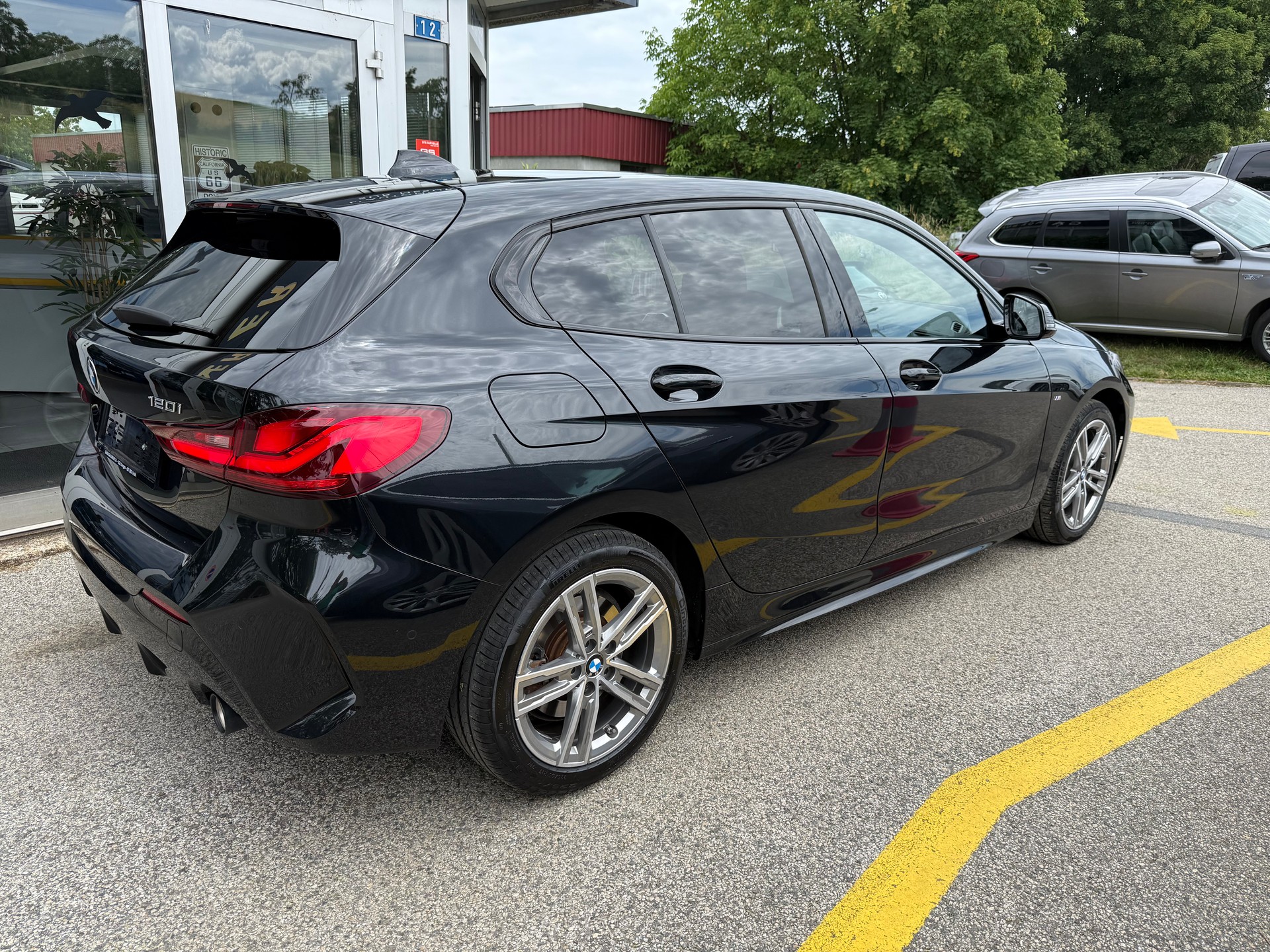 BMW 120i Pure M Sport Steptronic-image-10