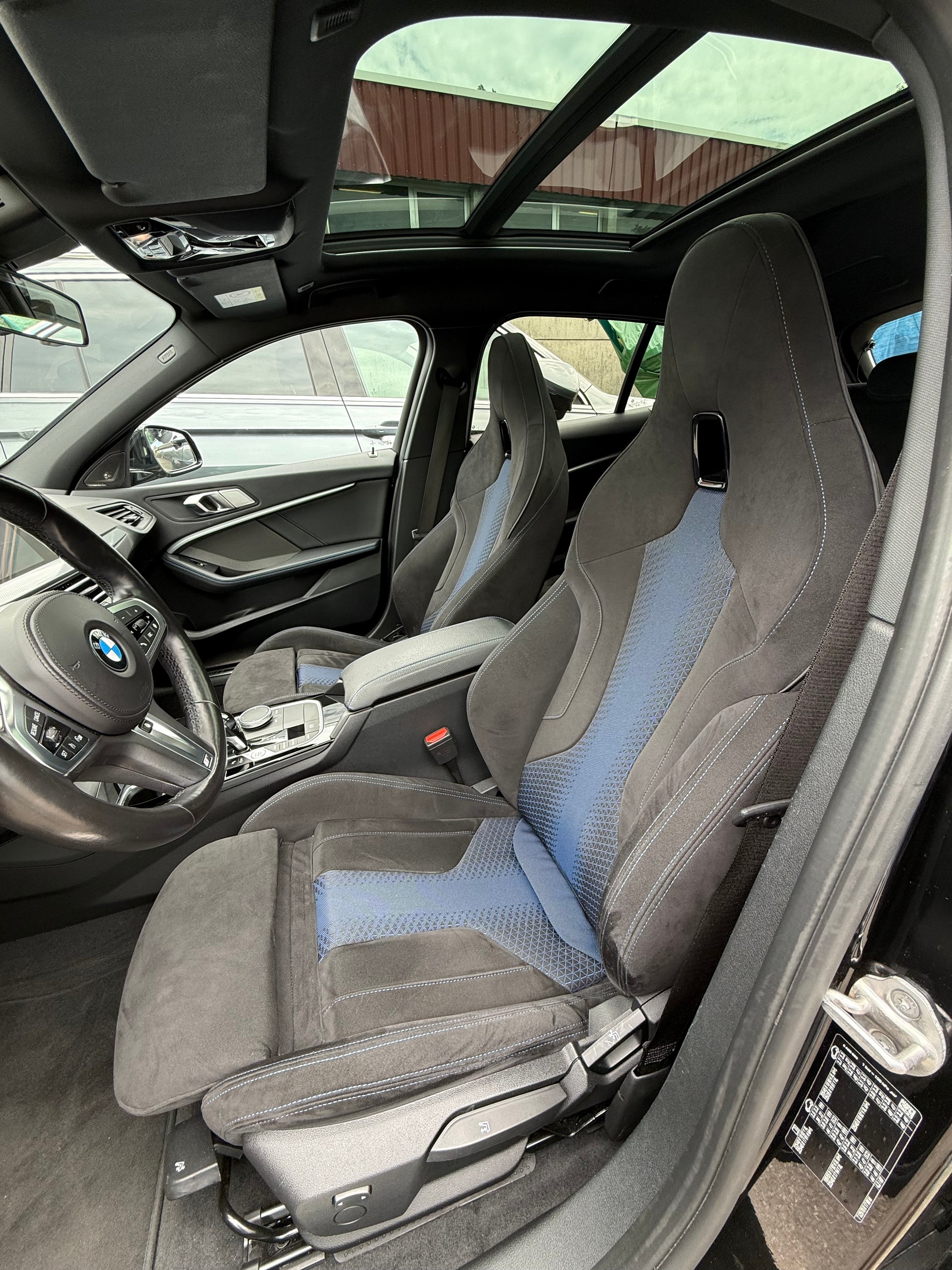 BMW 120i Pure M Sport Steptronic-showroom-element-1