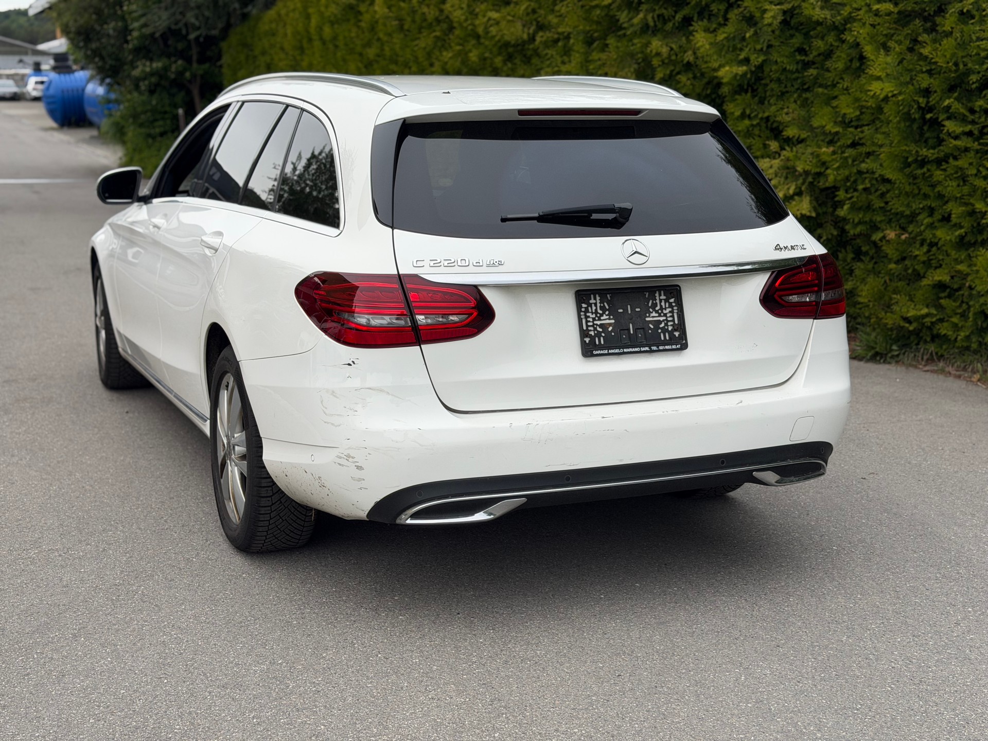 MERCEDES-BENZ C 220 d AMG Line 4Matic 9G-Tronic-showroom-element-3