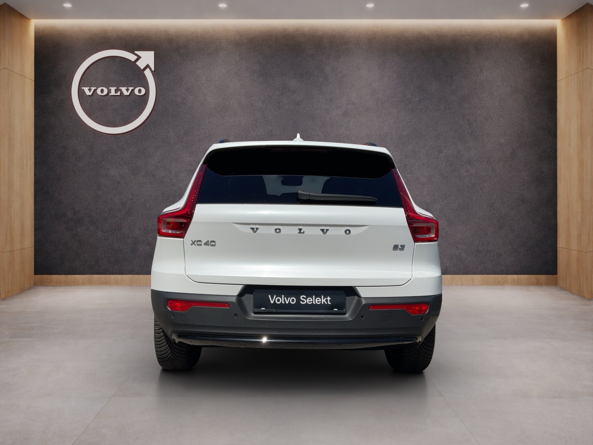 VOLVO XC40 2.0 B3 MH Plus Dark-showroom-element-3