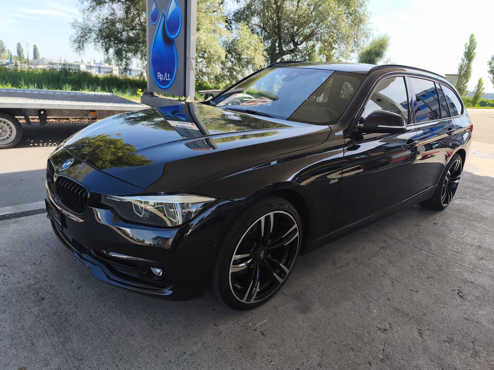 BMW 320d xDrive Touring Swiss Advantage Sport Stept-showroom-element-1